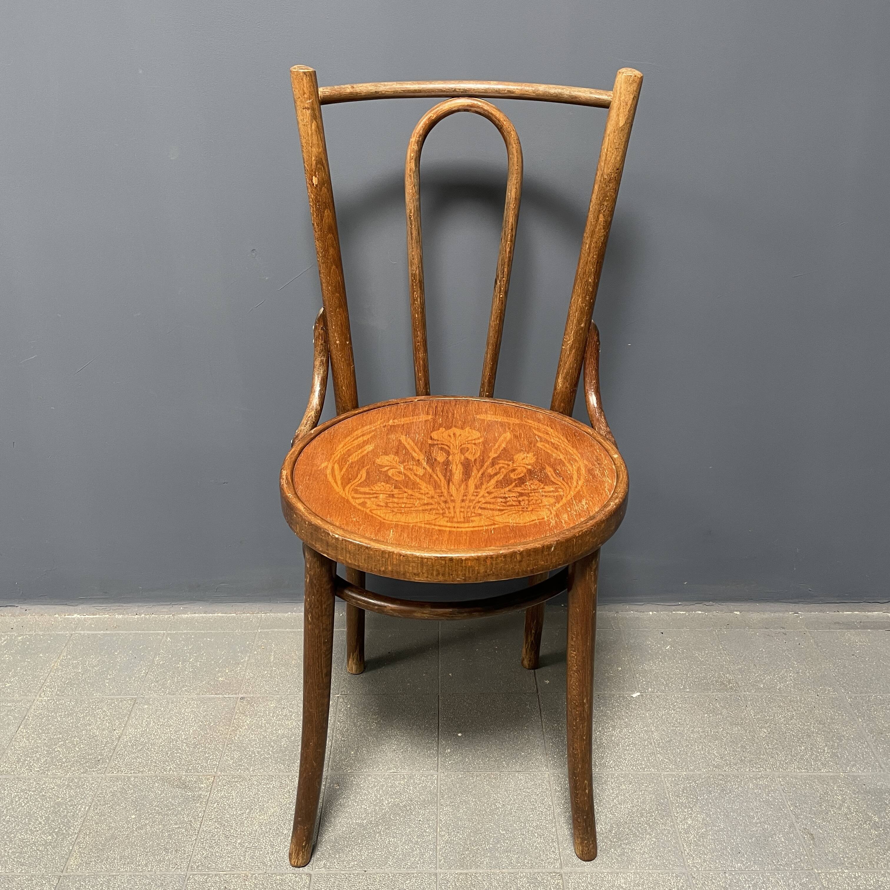 Set of 4 French Cafe Chairs with Graceful Seats