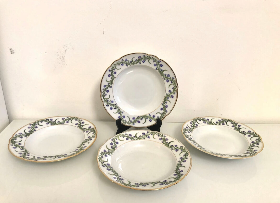 4 hollow porcelain plates