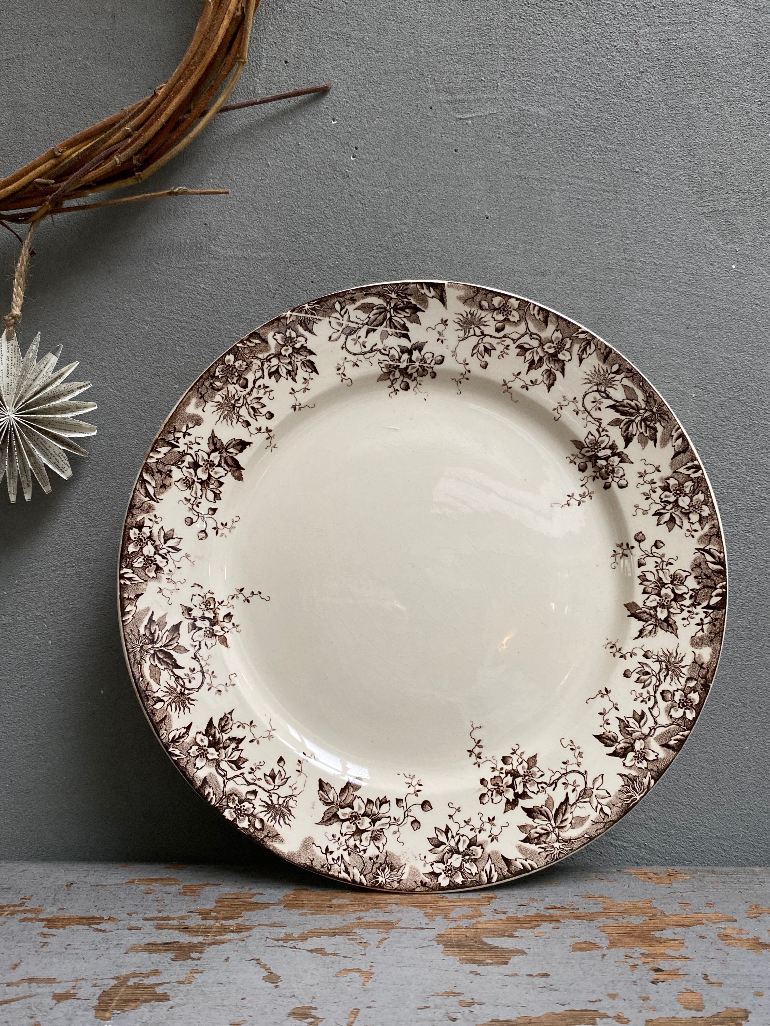 Plat sur piédouche faïence de Sarreguemines