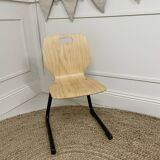 Chaise enfant appui sur table
