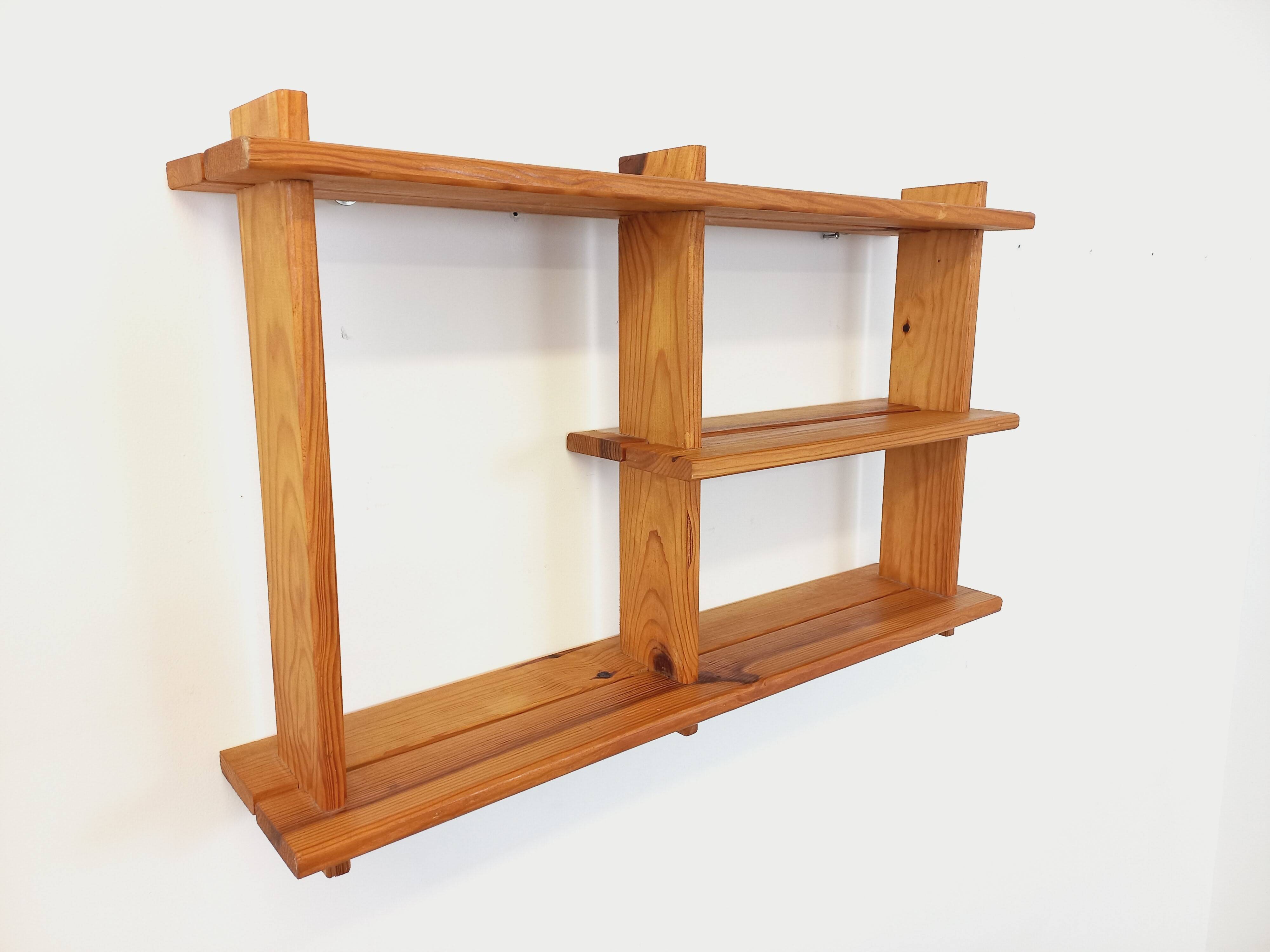 Vintage pine wall shelf in Maison Regain style from the 80s