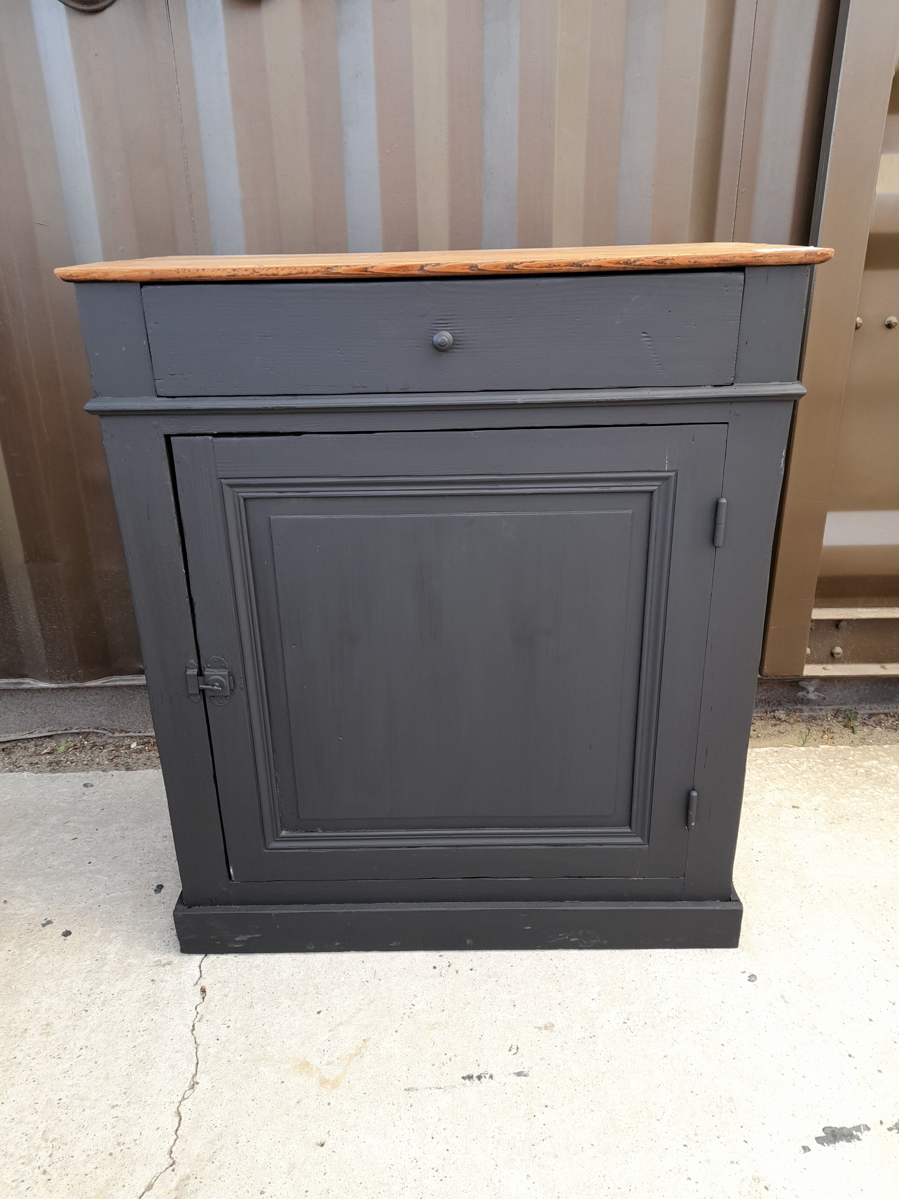 Old matte black jam maker