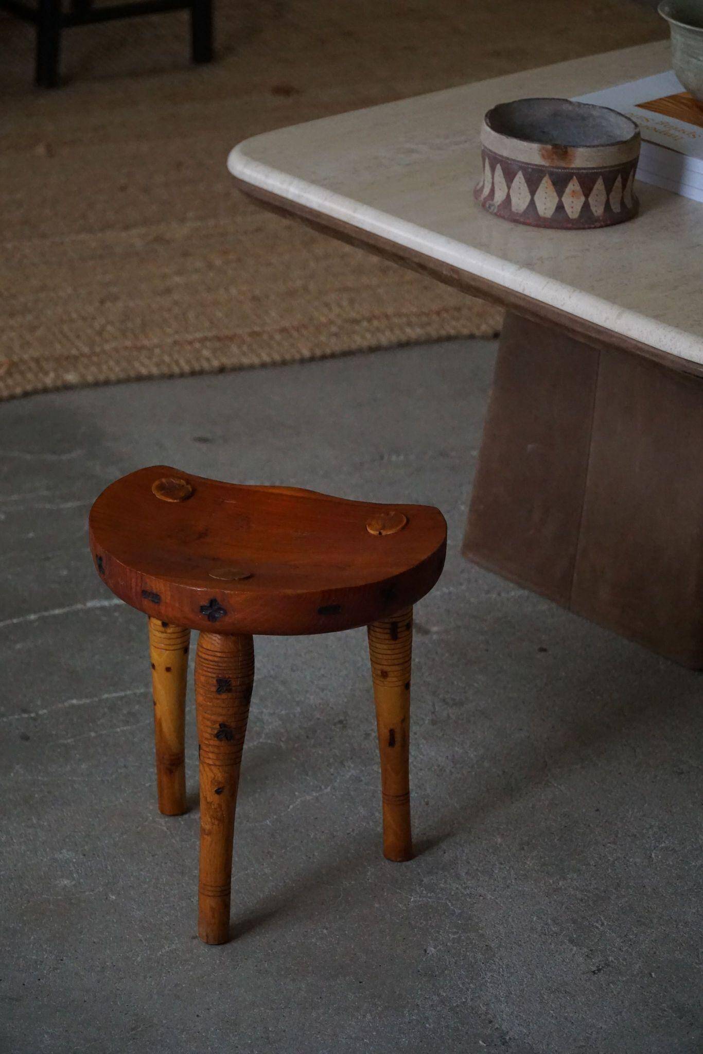 Primitive tripod stool in solid pine, modern Swedish style, from the 1950s.