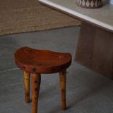 Primitive tripod stool in solid pine, modern Swedish style, from the 1950s.