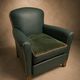 Fauteuil club en simili-cuir et noyer