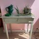 Petite table en bois d’appoint vintage 50 vert sauge