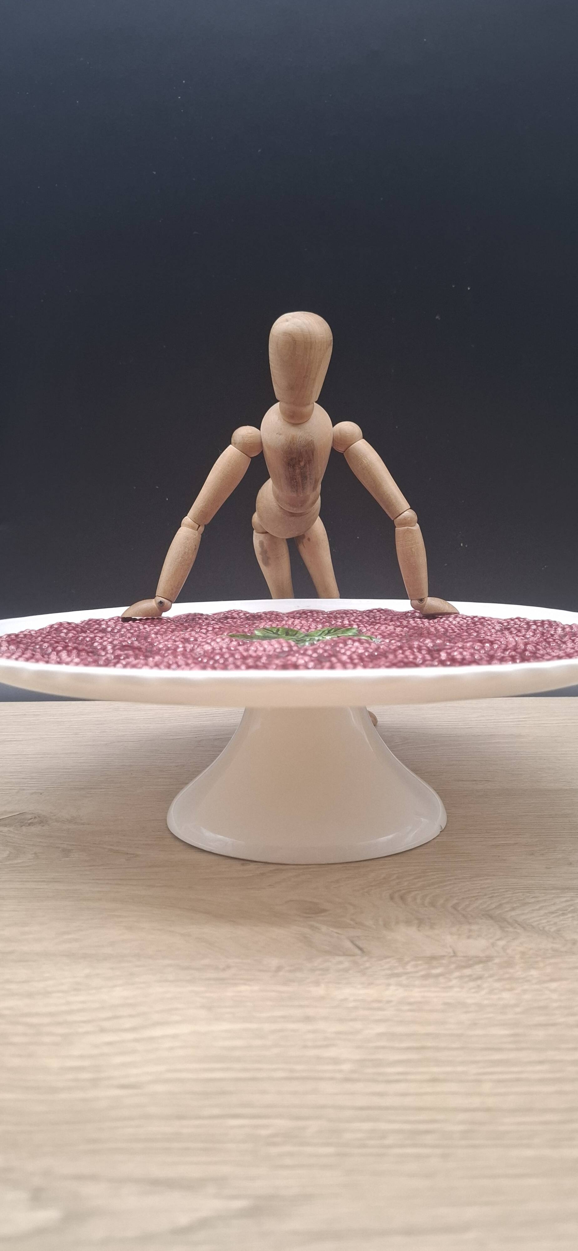 Raspberry slushie cake dish