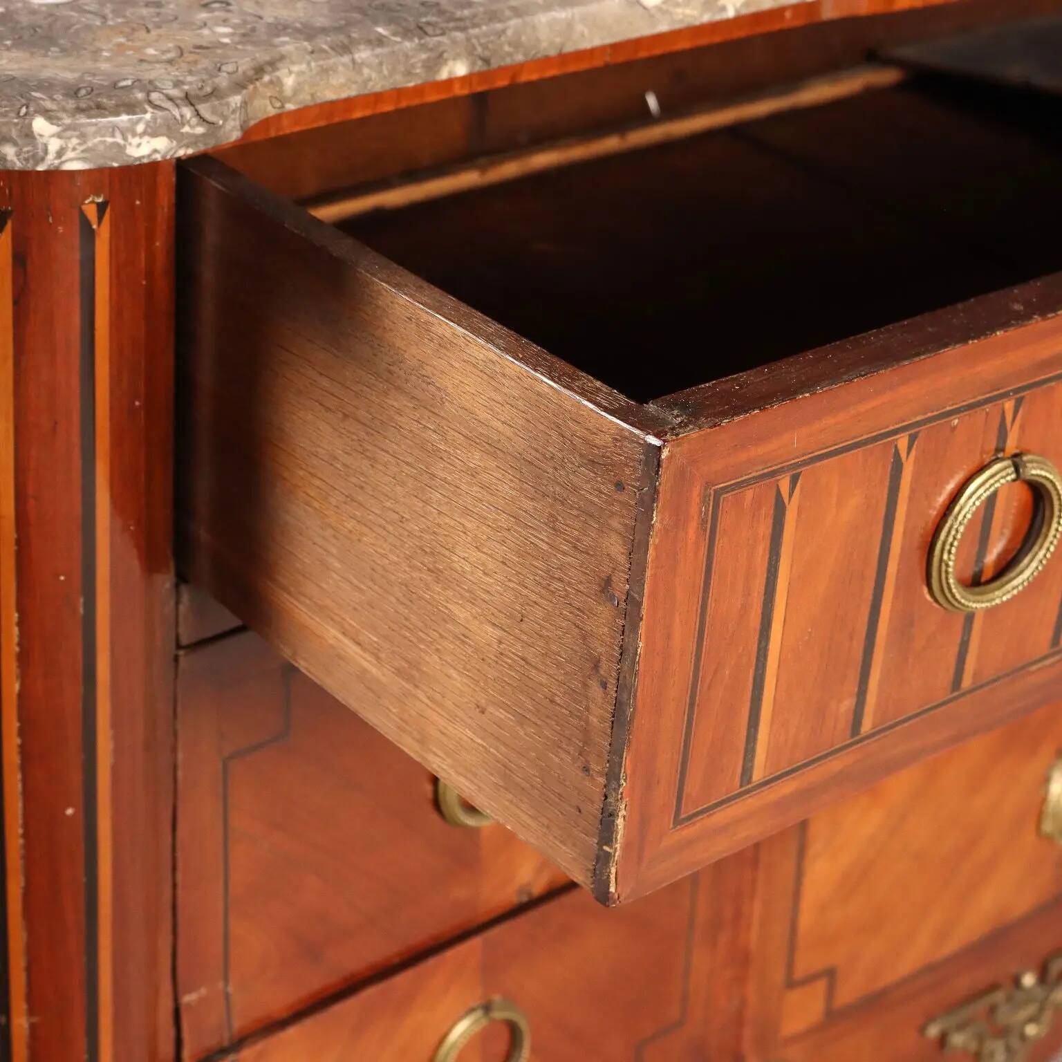 Commode Louis XVI ancienne en acajou et bois de rose, XIXe siècle
