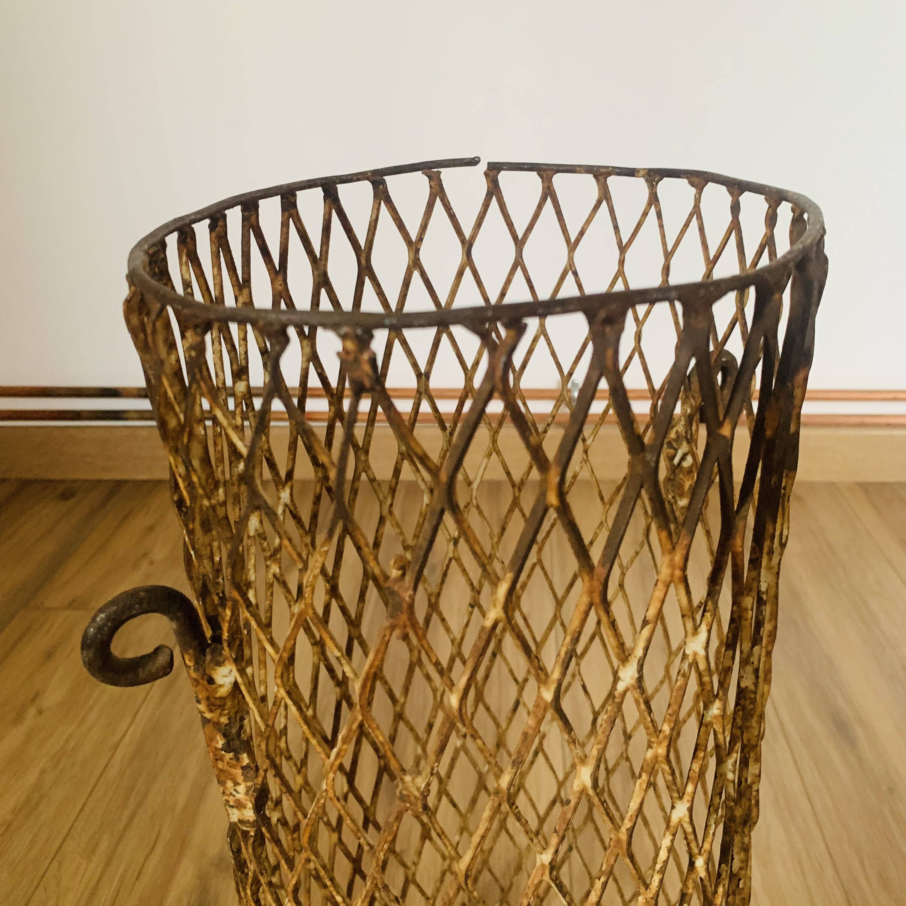 Metal umbrella stand