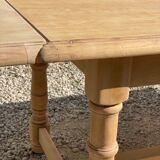 Stretchable stripped farmhouse table
