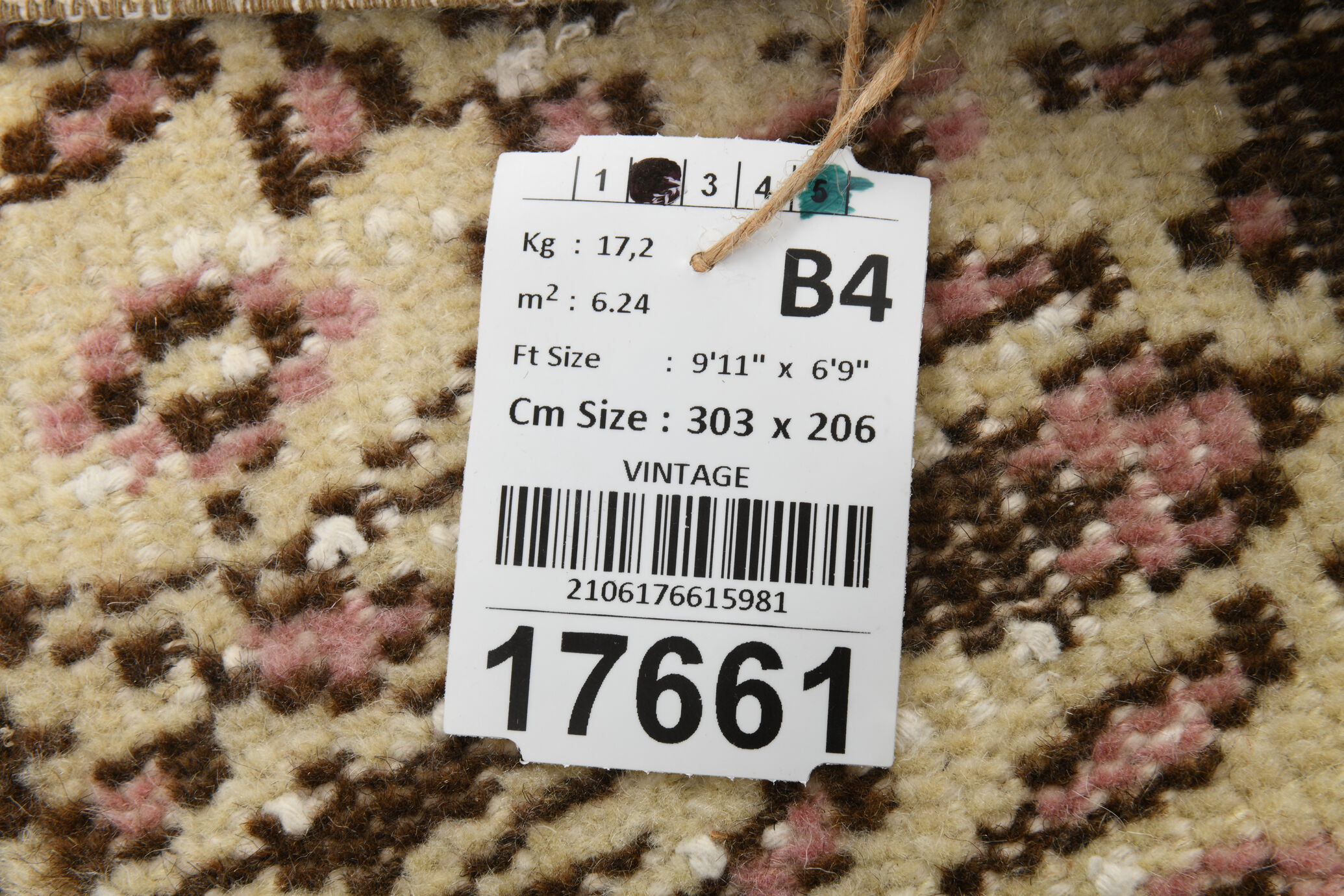 Hand-made vintage rug 303x206cm