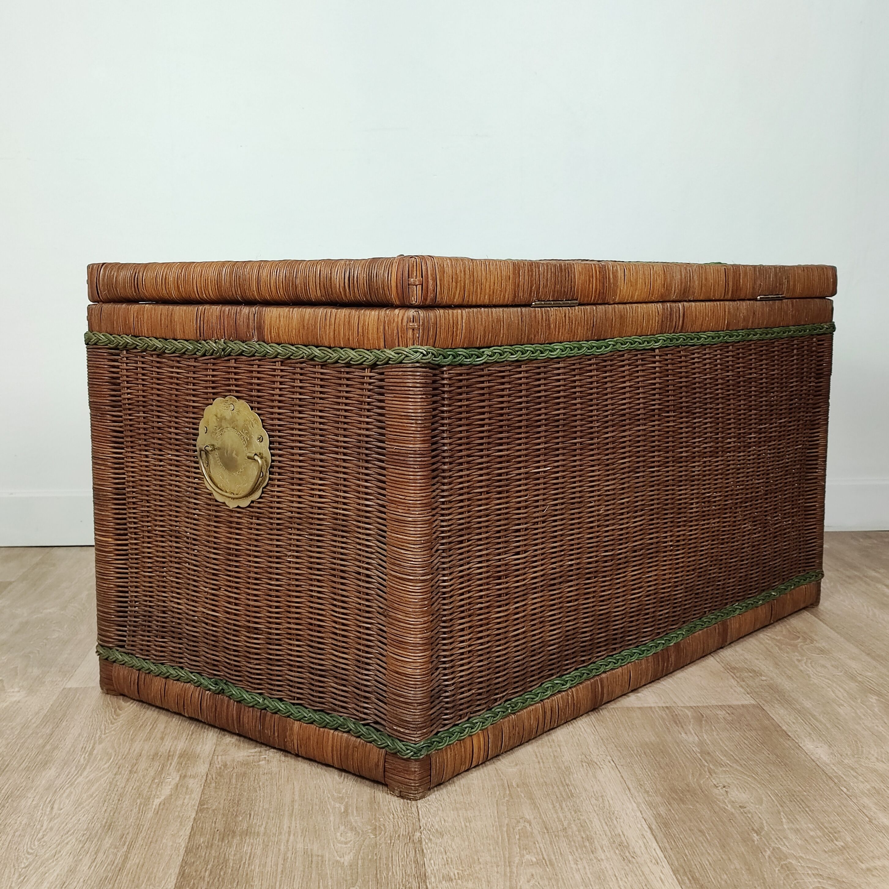 Wicker trunk
