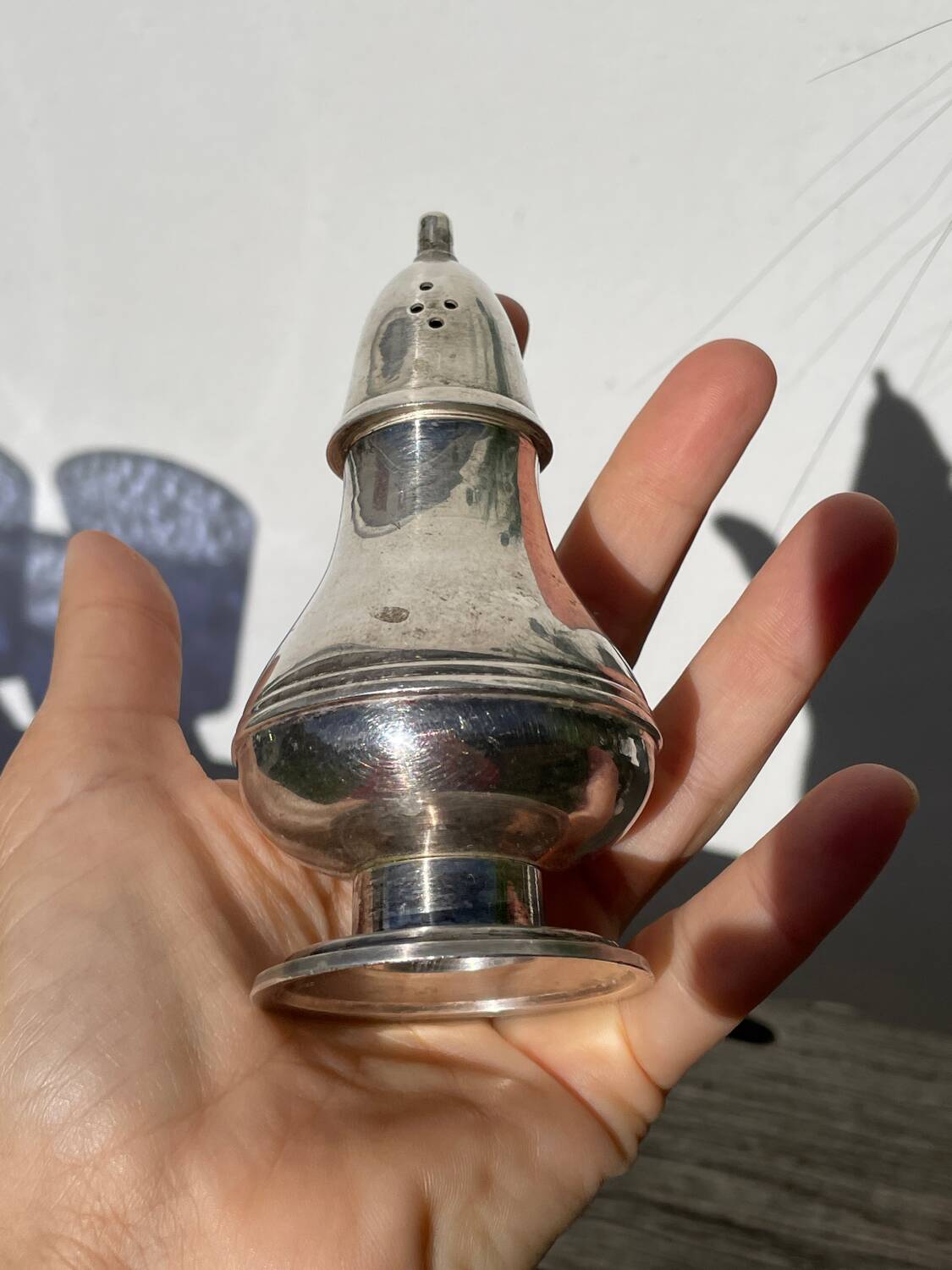 Salière ou poivrier en métal argenté