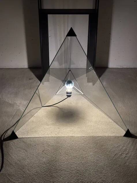 Lampe Tetrahedron, Frans van Nieuwenborg 1979