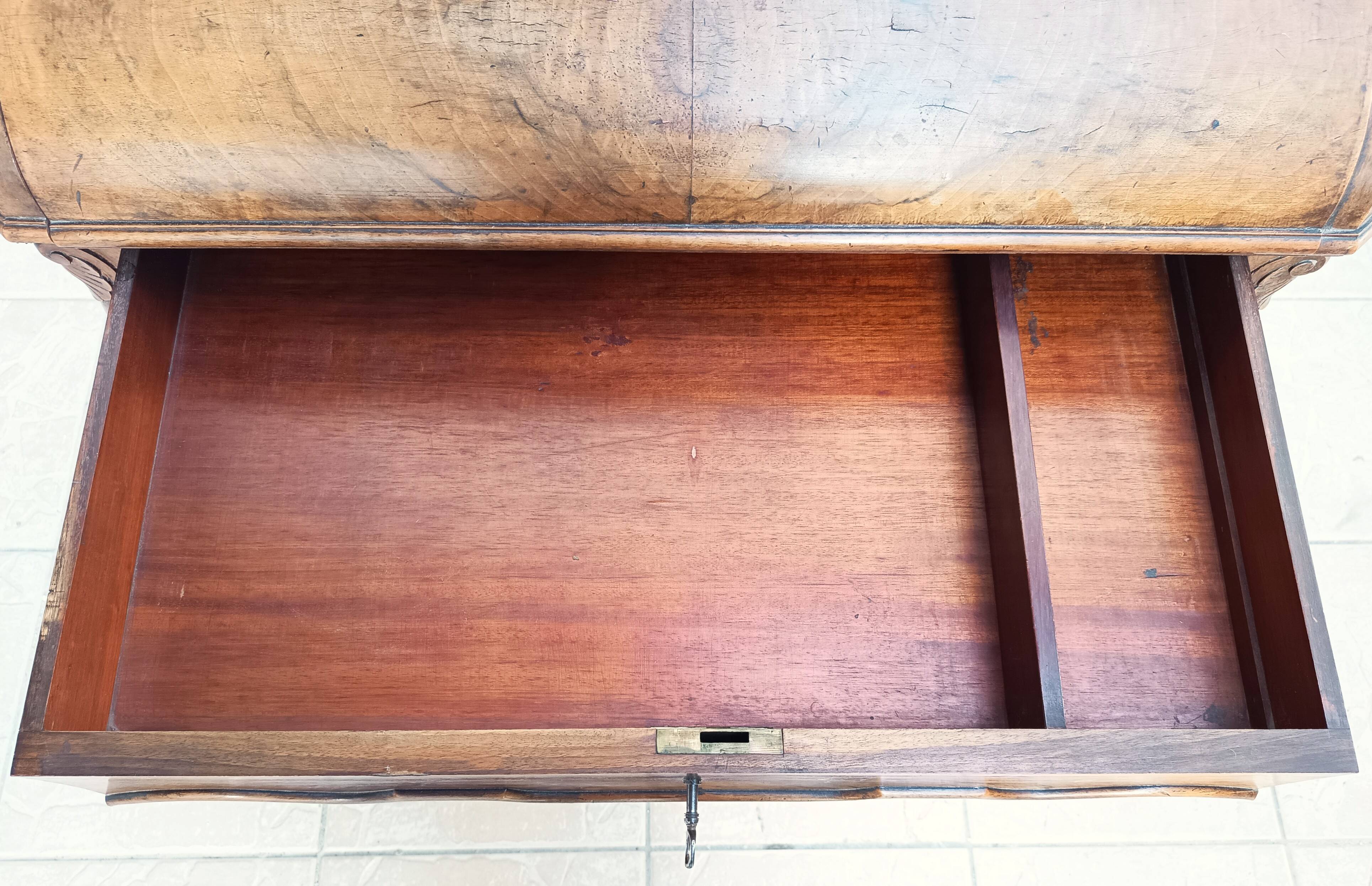 Louis XV slant desk in walnut, 19th century.