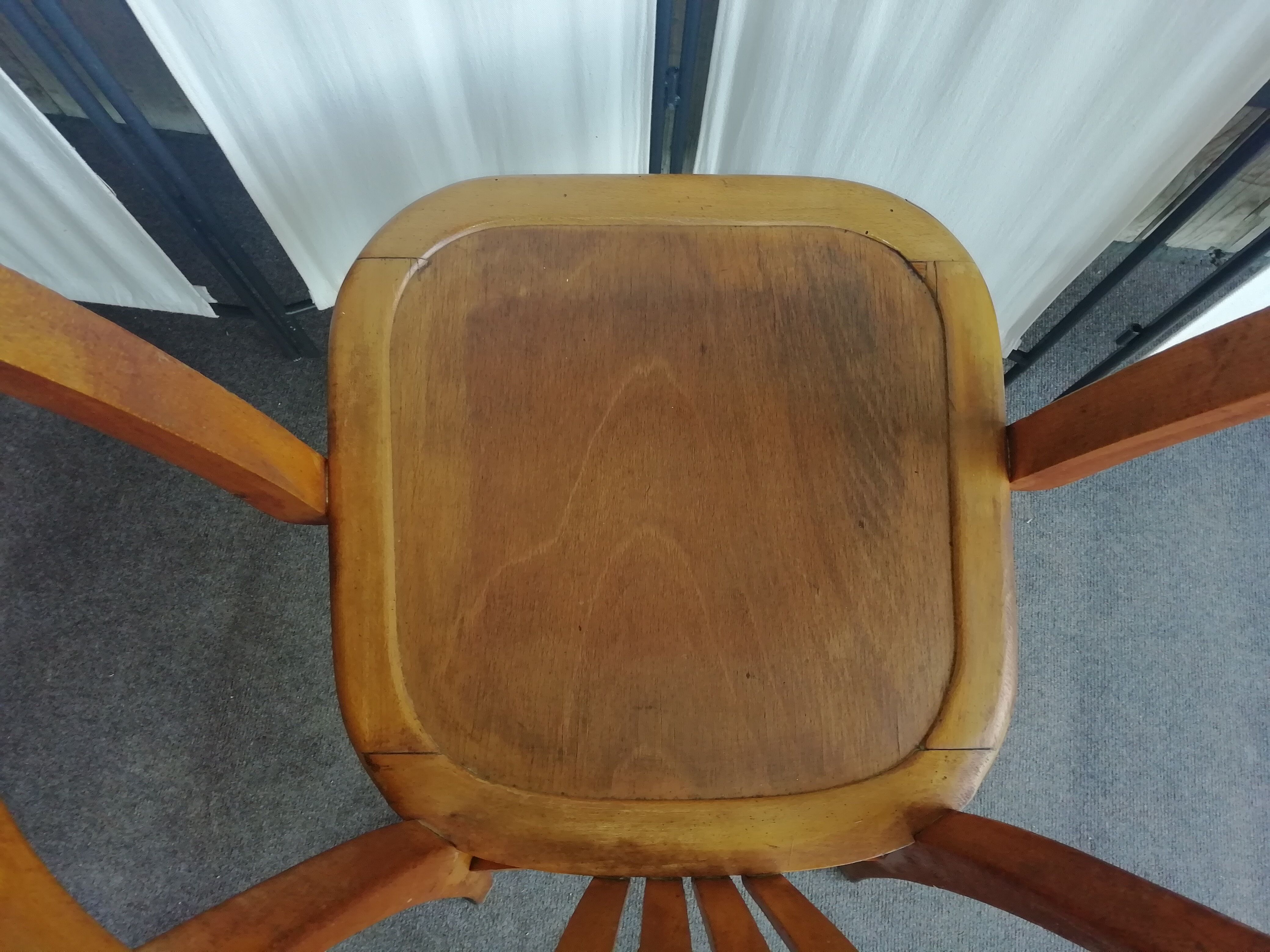 60/70 desk chair