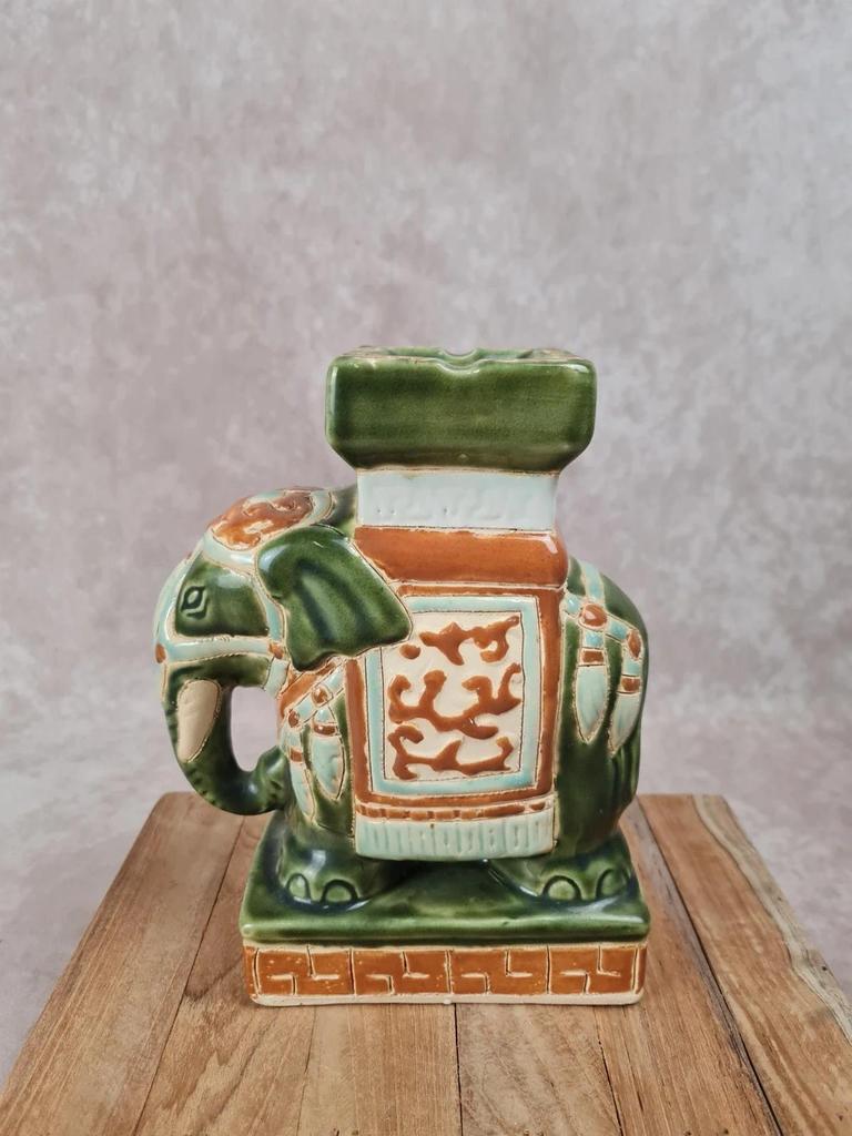 Cendrier éléphant en céramique émaillée vert et ocre – style asiatique vintage