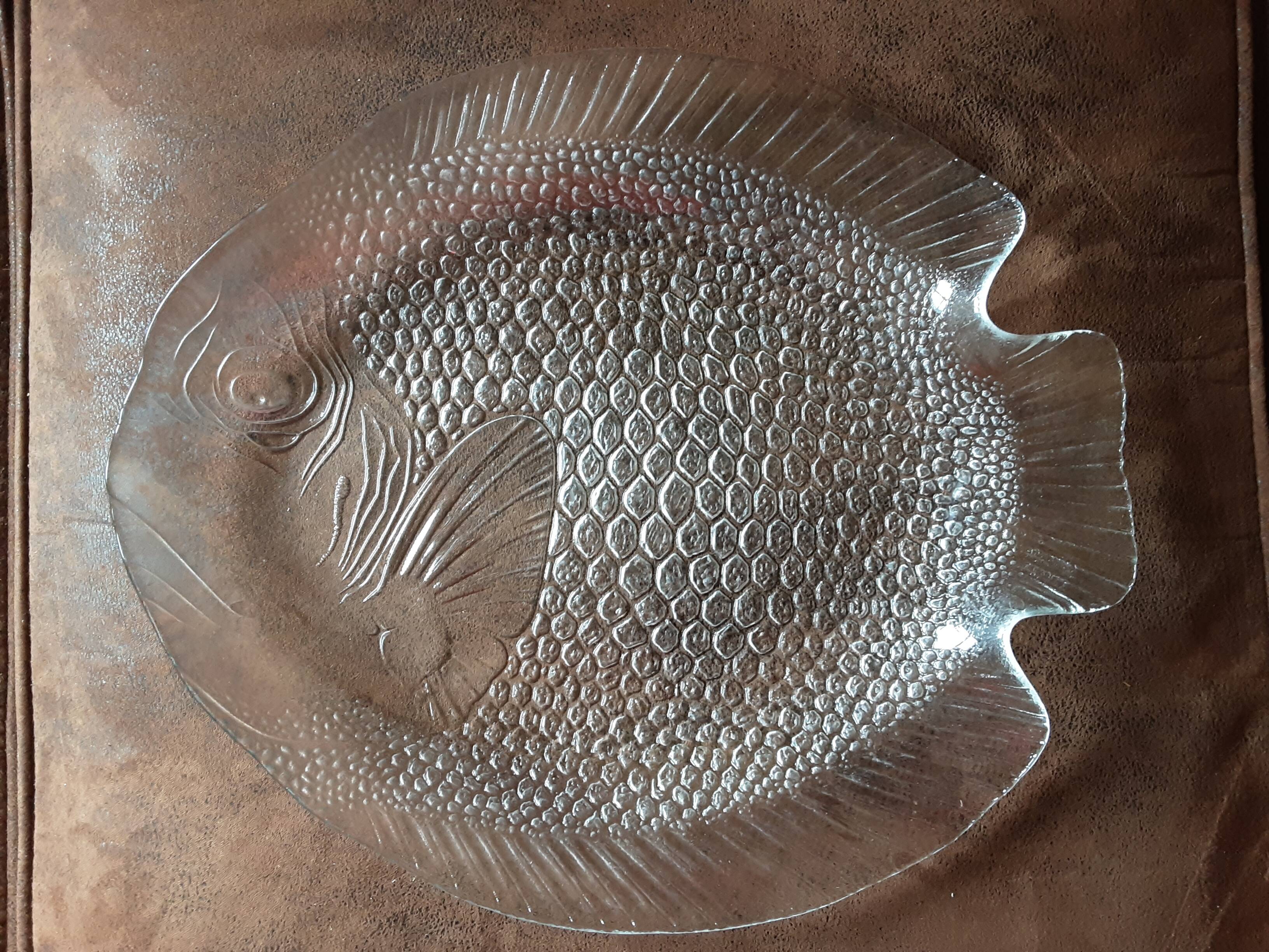 Fish-shaped glass dish