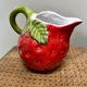 Pichet en barbotine Fraise