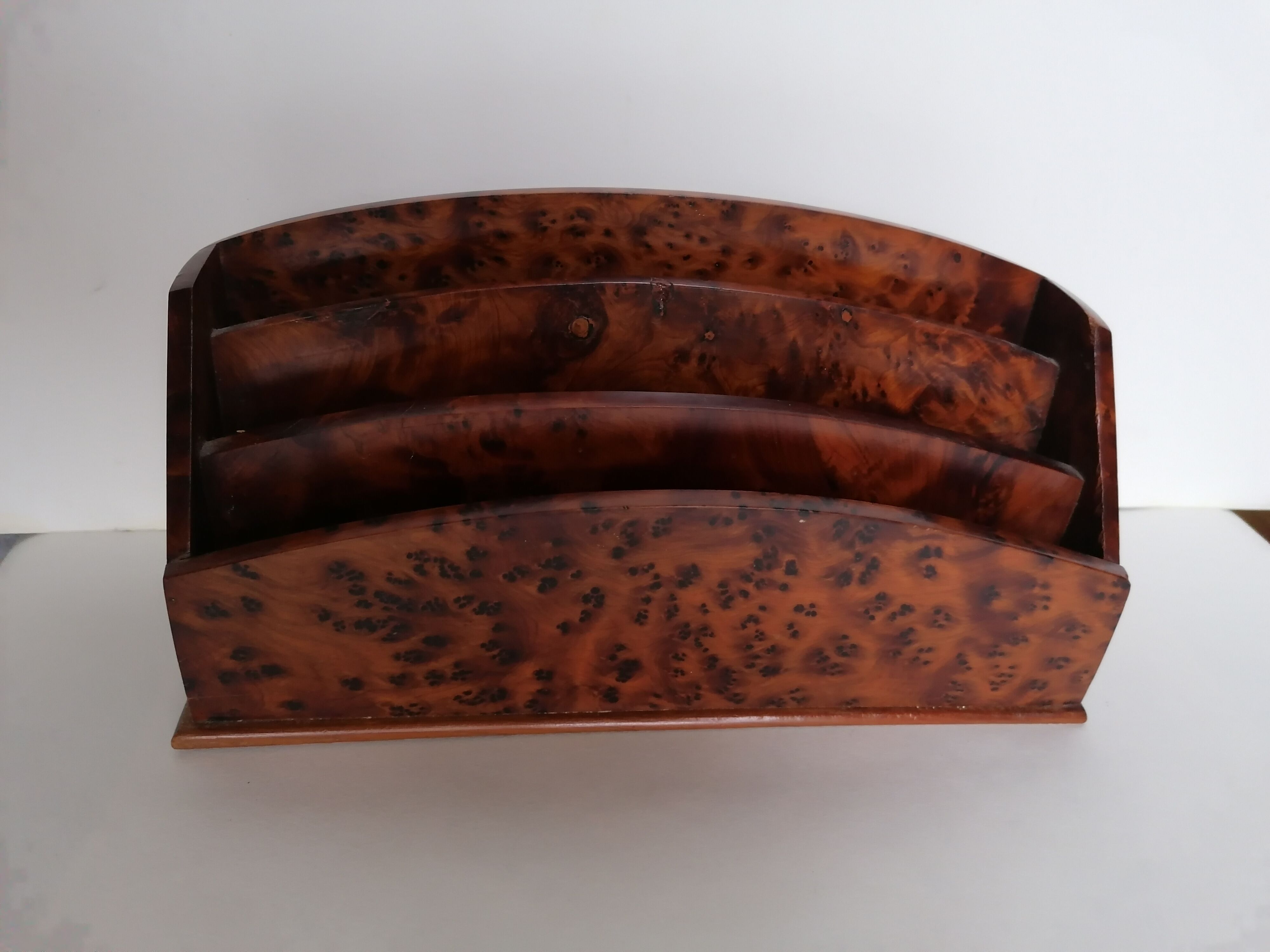 Letter holder thuja magnifying glass