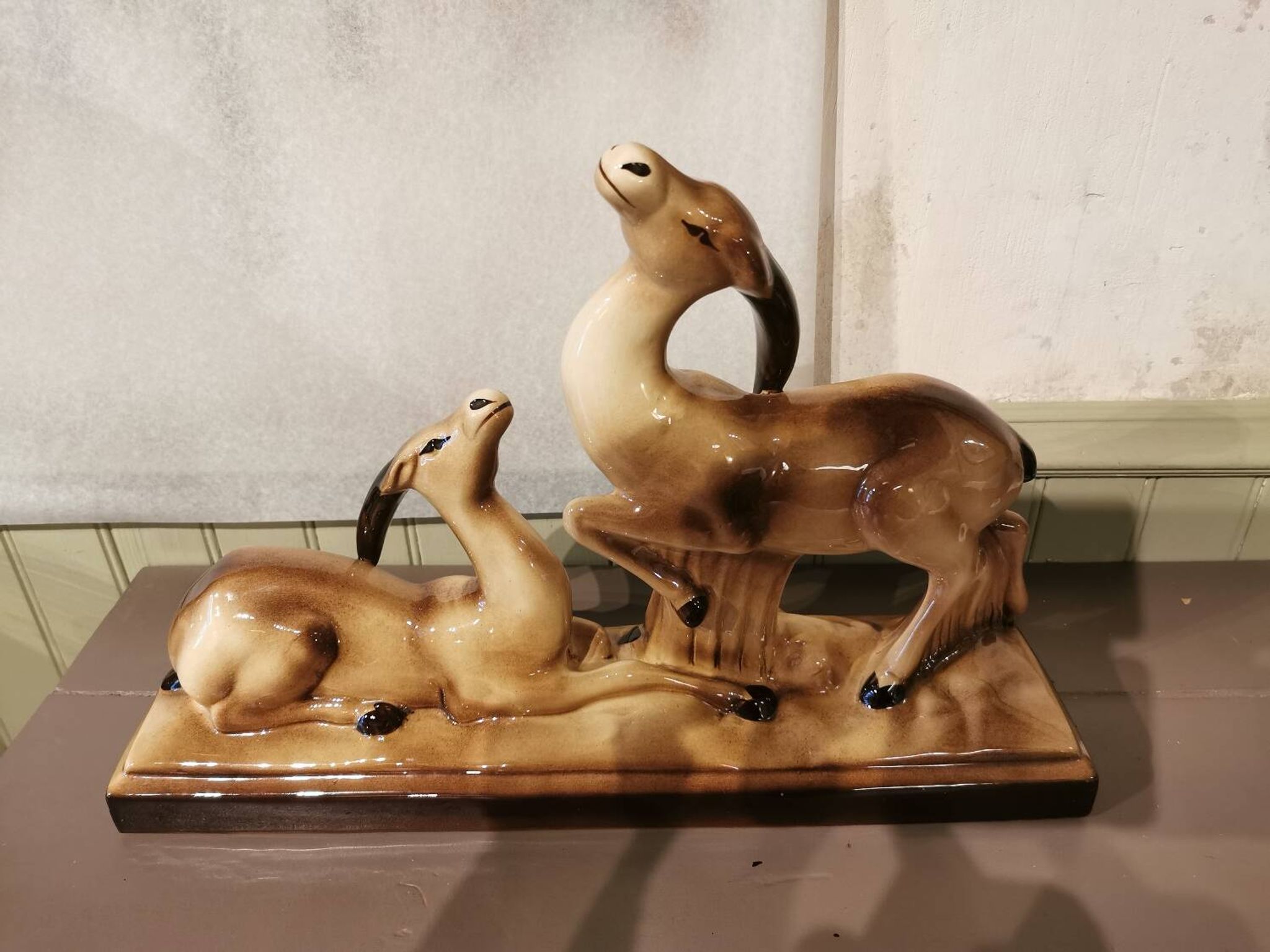 Couple d'antilopes art déco en céramique