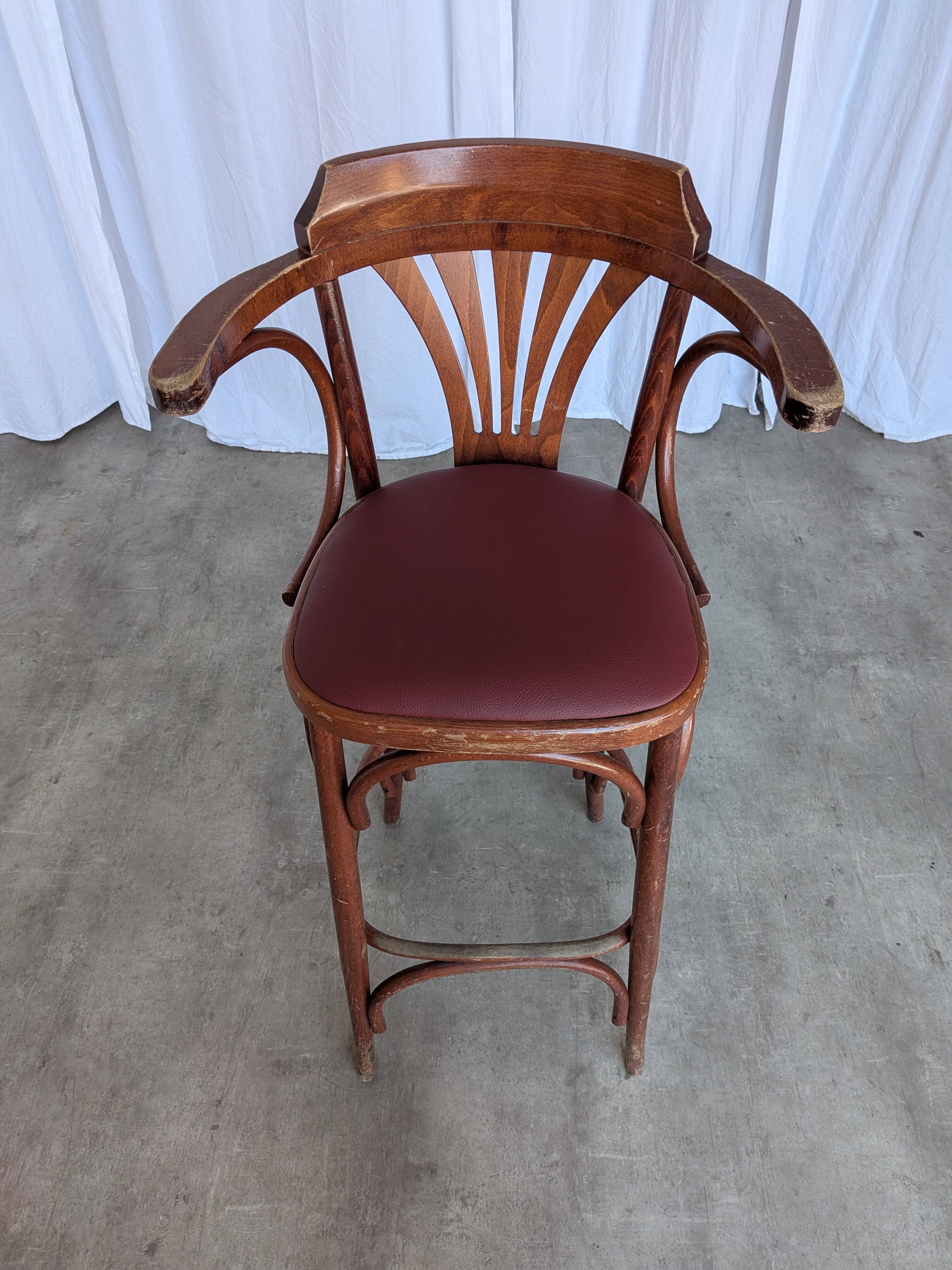 Fauteuil de bar de style Thonet Irish Pub / Siège en simili cuir rouge, milieu du siècle