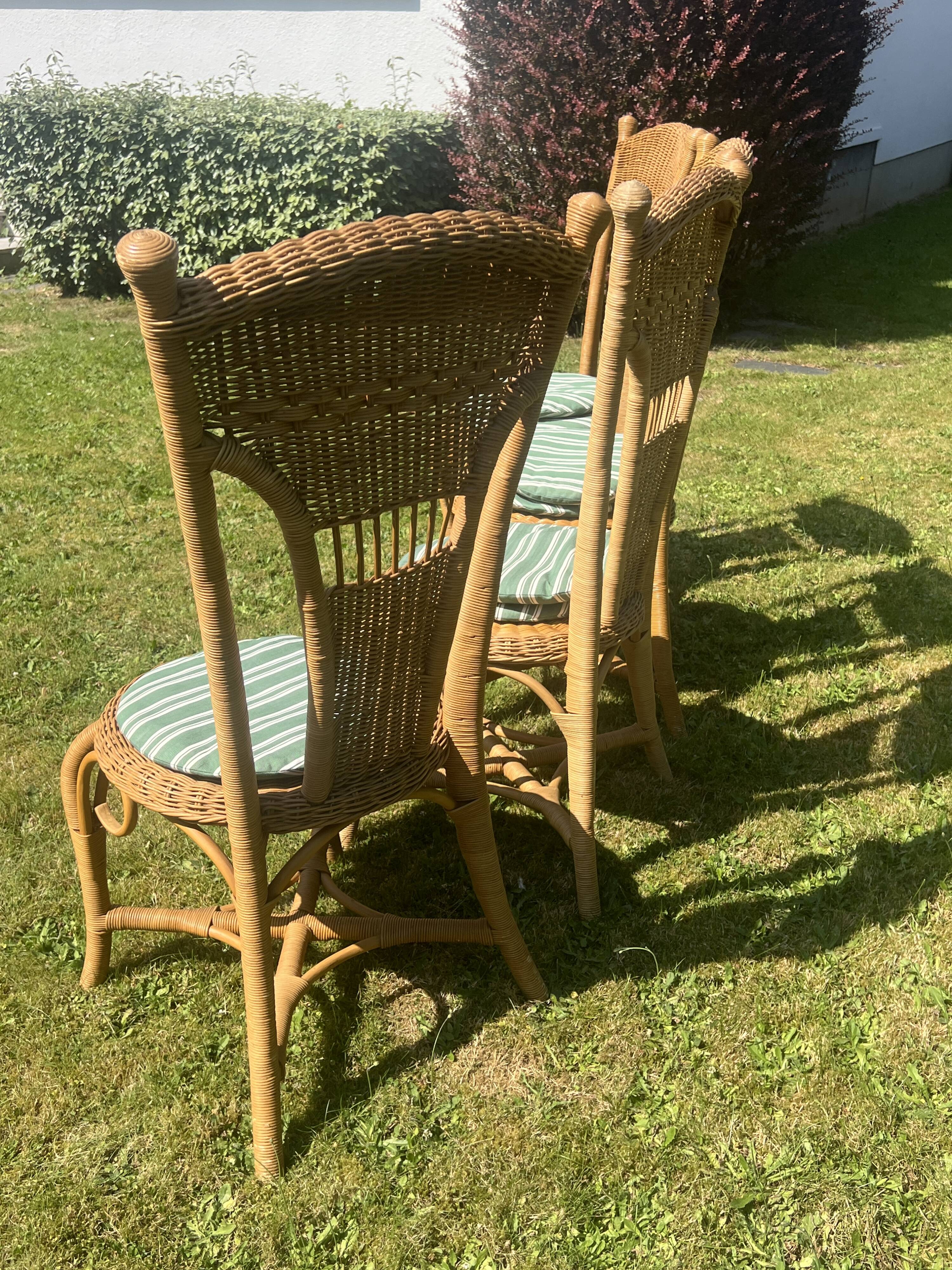 Very beautiful set of 4 antique rattan chairs. Luxury model, perfect condition.