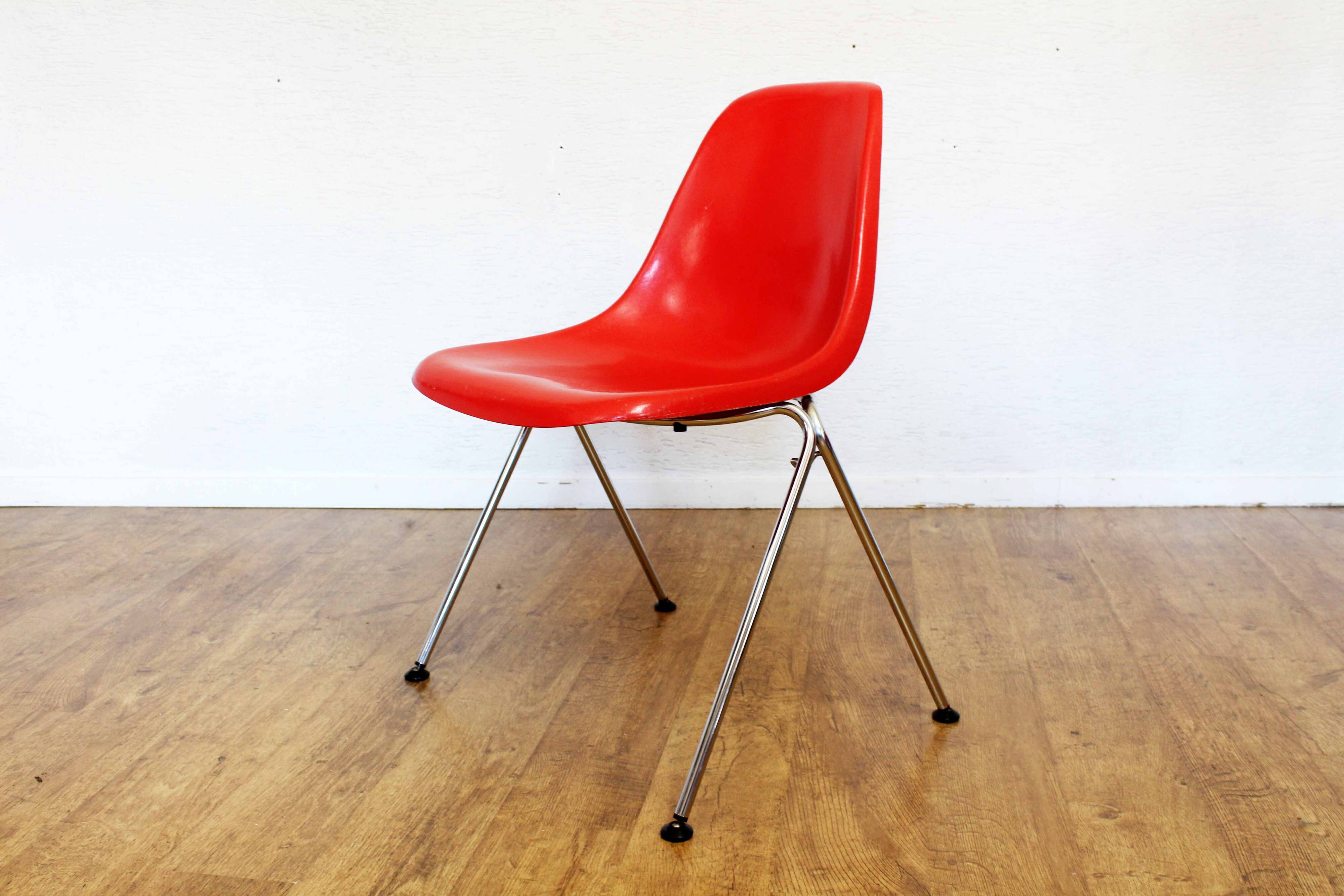 Pair of Stella fiberglass chairs