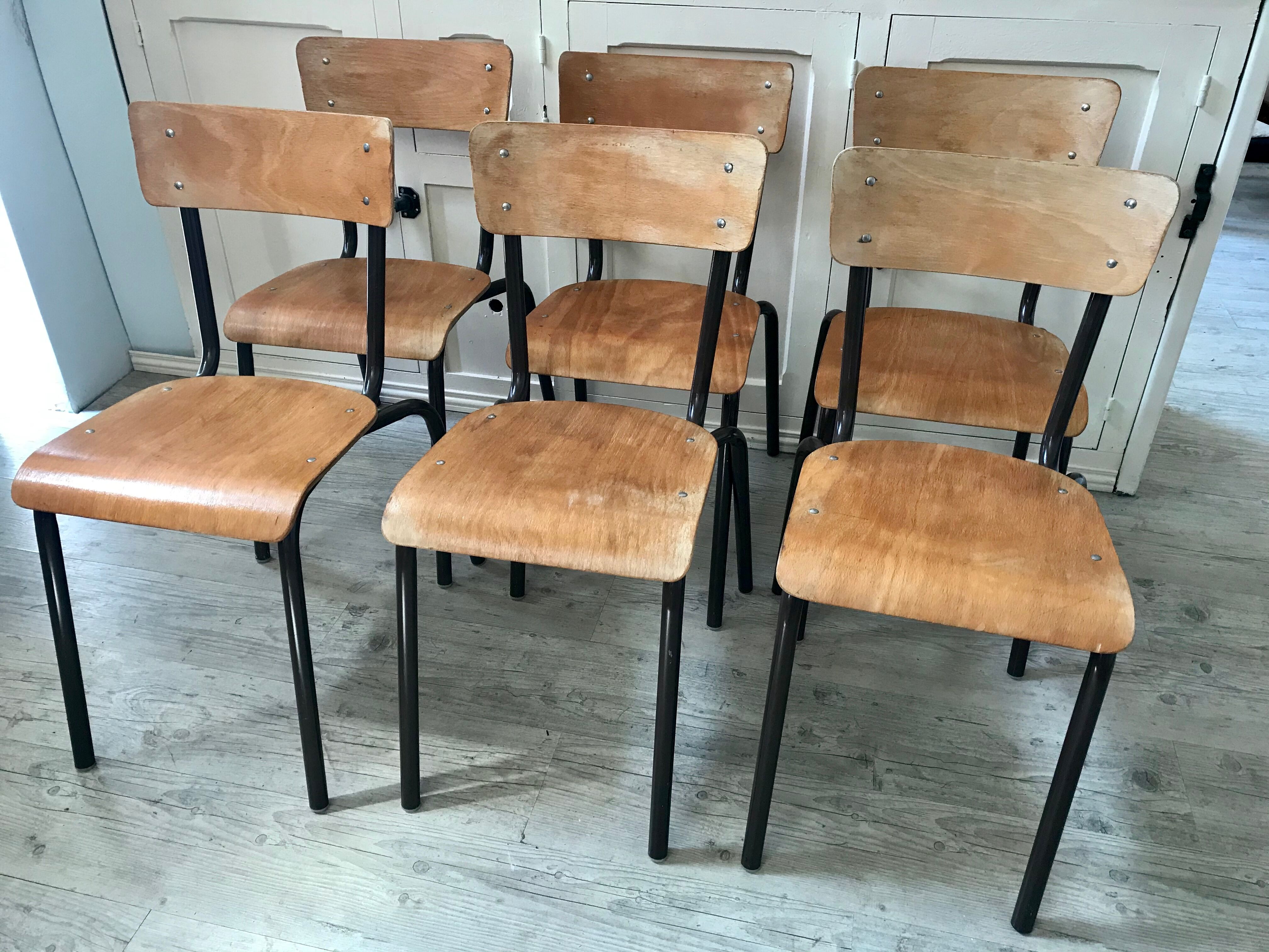 Lot of 6 vintage school chairs