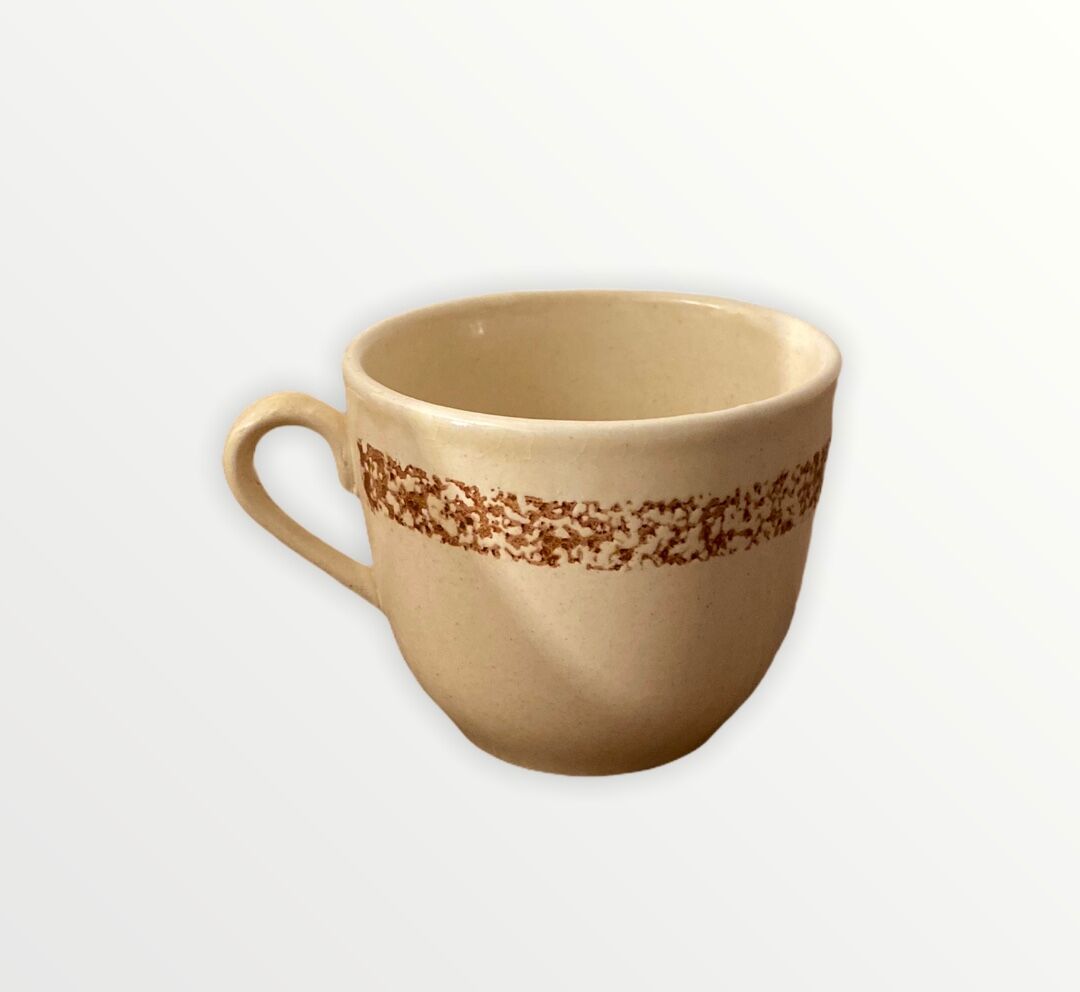 Lot of 4 coffee cups in sandstone