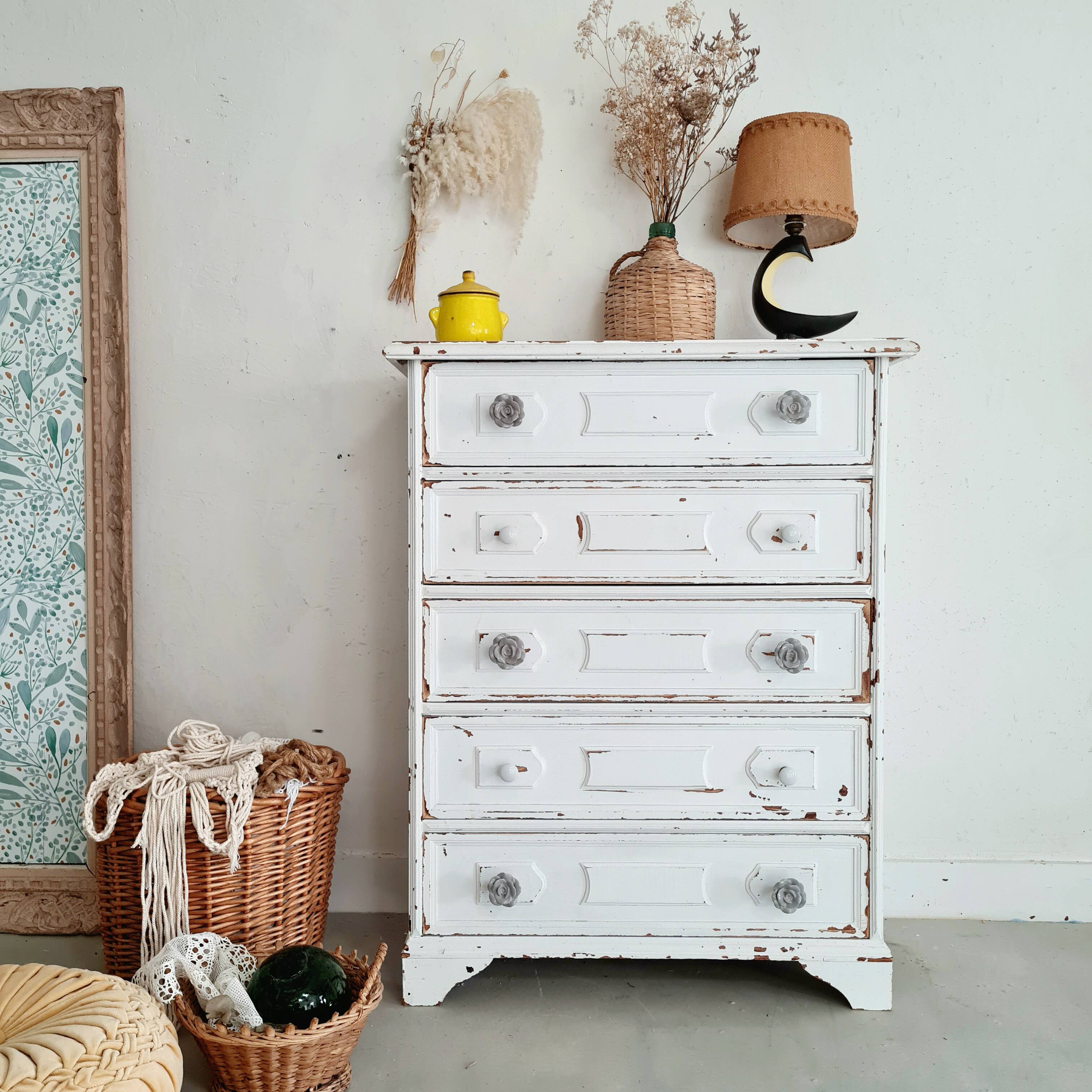 Commode haute blanche patinée