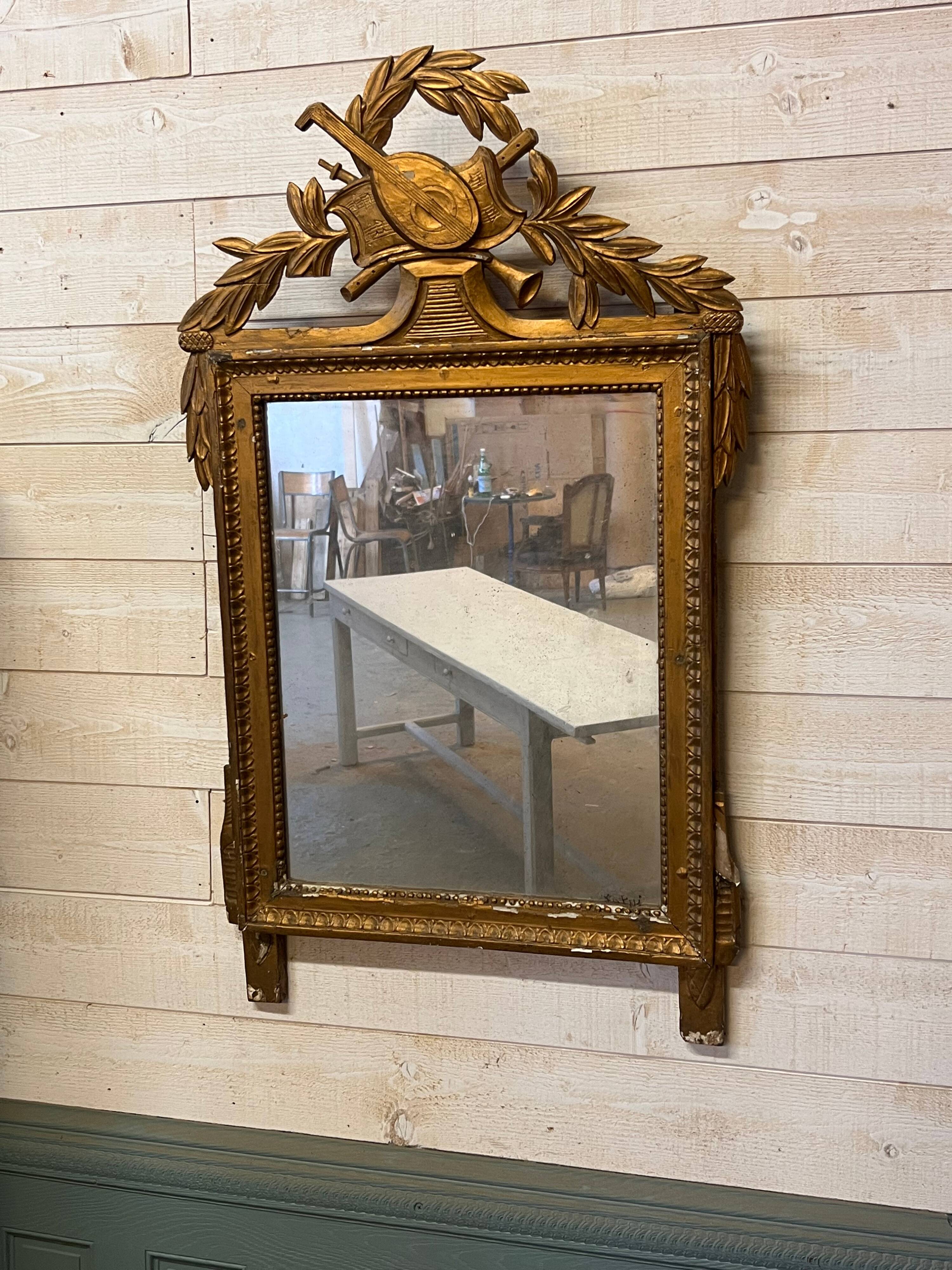 Neoclassical mirror in gilded wood