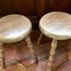 2 tabouret en bois tripode