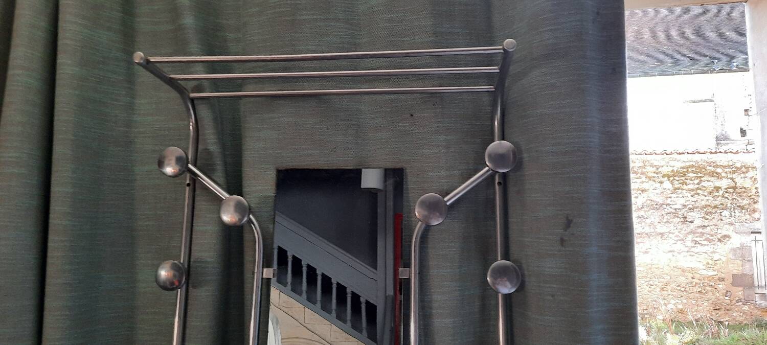 Aluminum floor coat rack