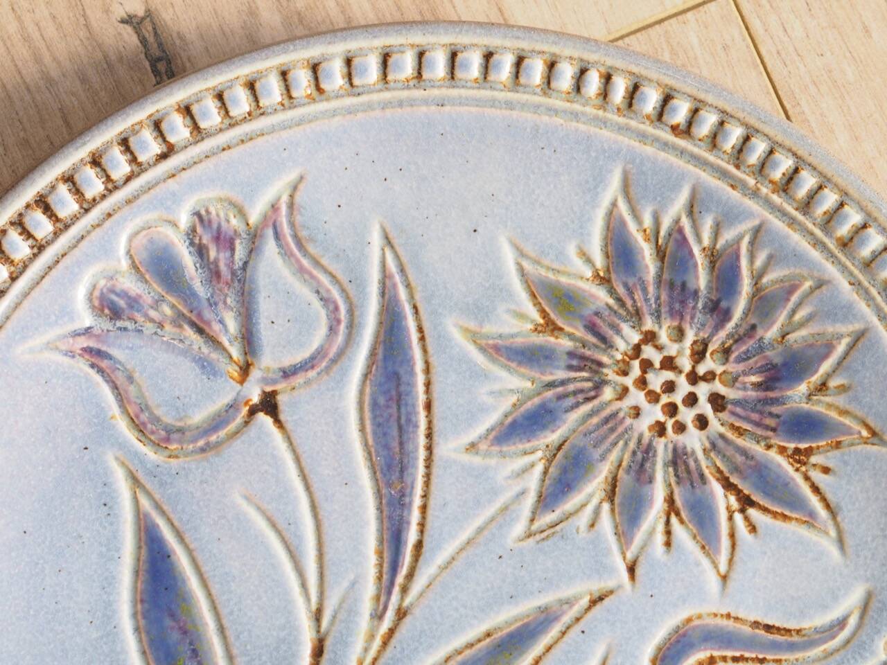 Decorative plate signed by the Poterie Perigordine, Jean Varoqueaux.