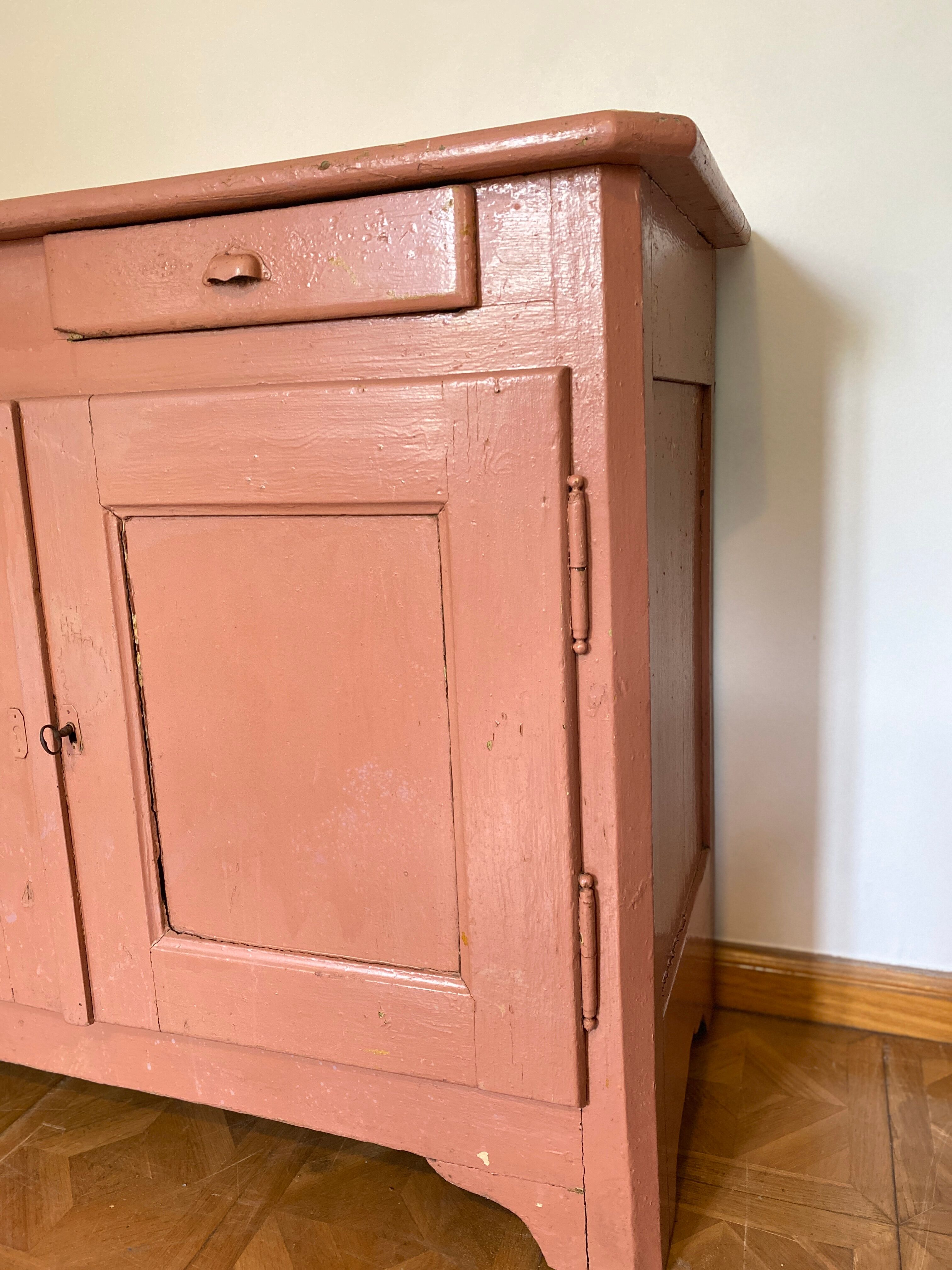 Parisian buffet in its pretty patina & raw tray