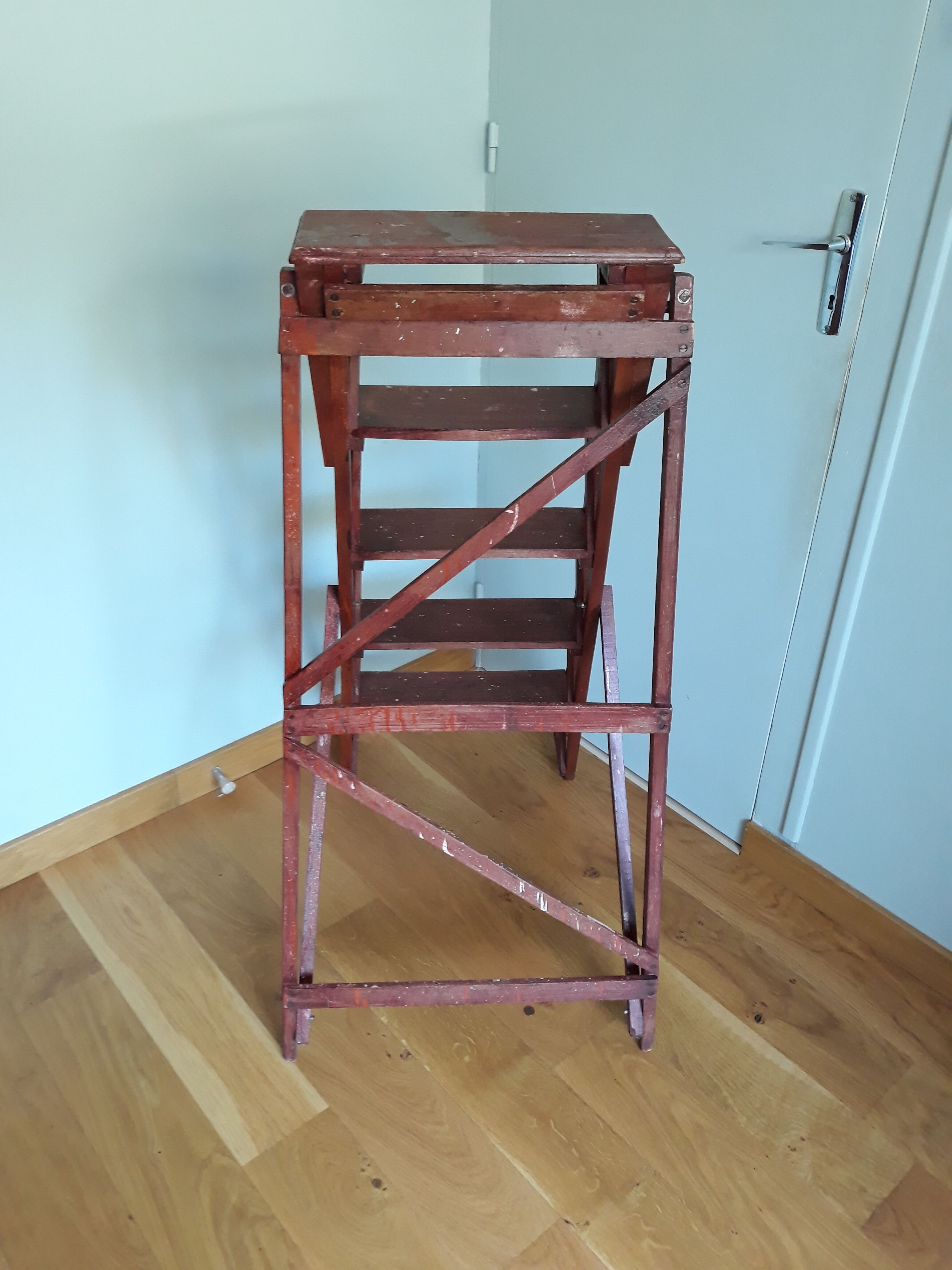 Wooden painter's stepladder