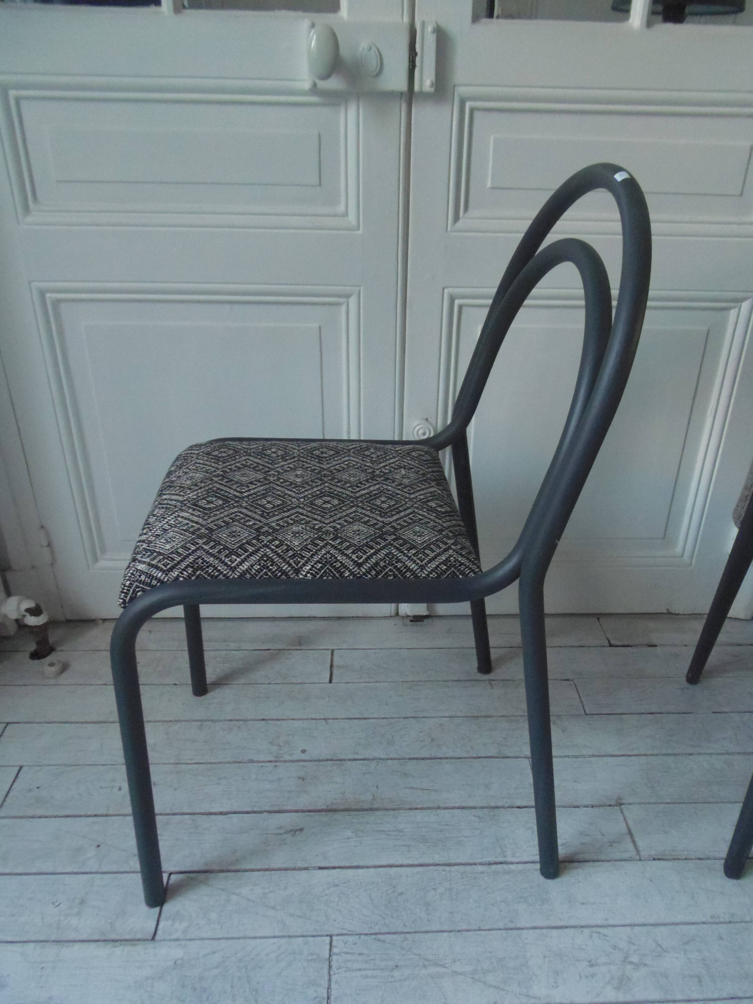 Industrial chair with a tubular metal frame in slate grey.