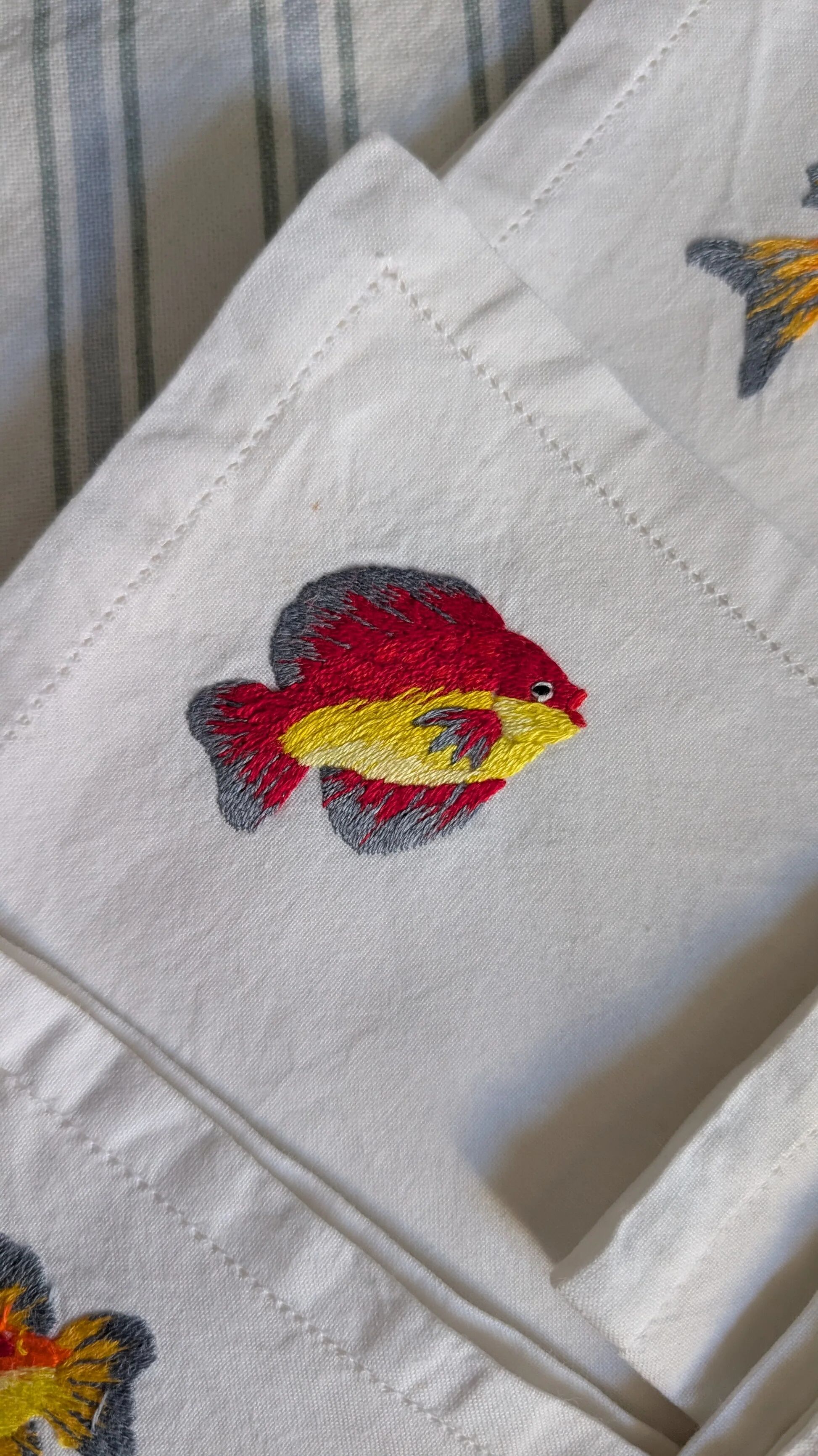 Ensemble de 6 serviettes brodées poissons