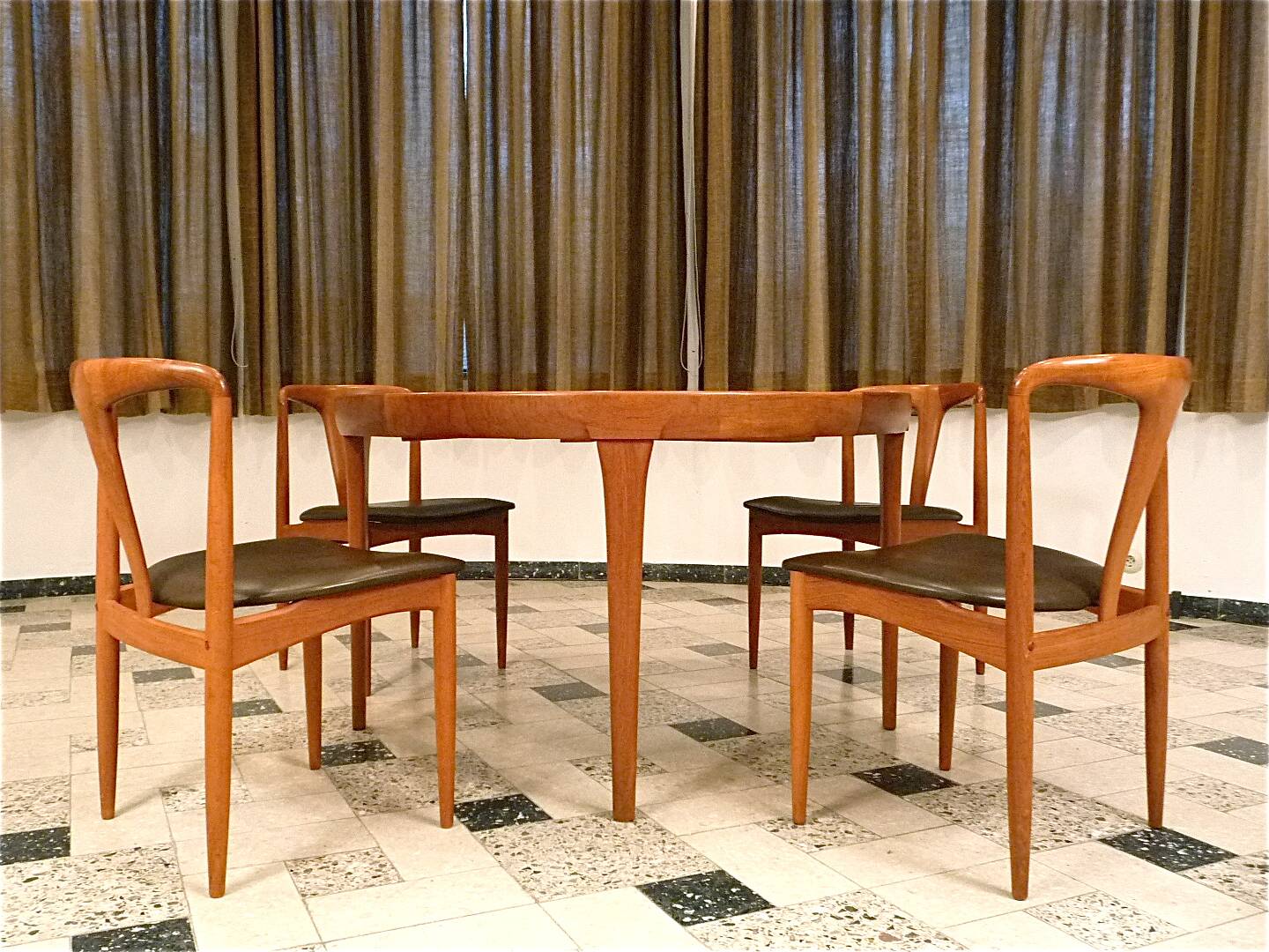 Ensemble de 4 chaises de salle à manger "Juliane" en teck par Johannes Andersen pour Uldum, Danemark 1960