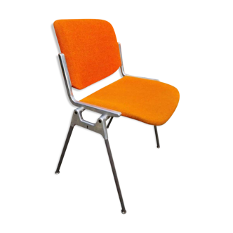 Chaise DSC 106 de Giancarlo Piretti éditées Castelli