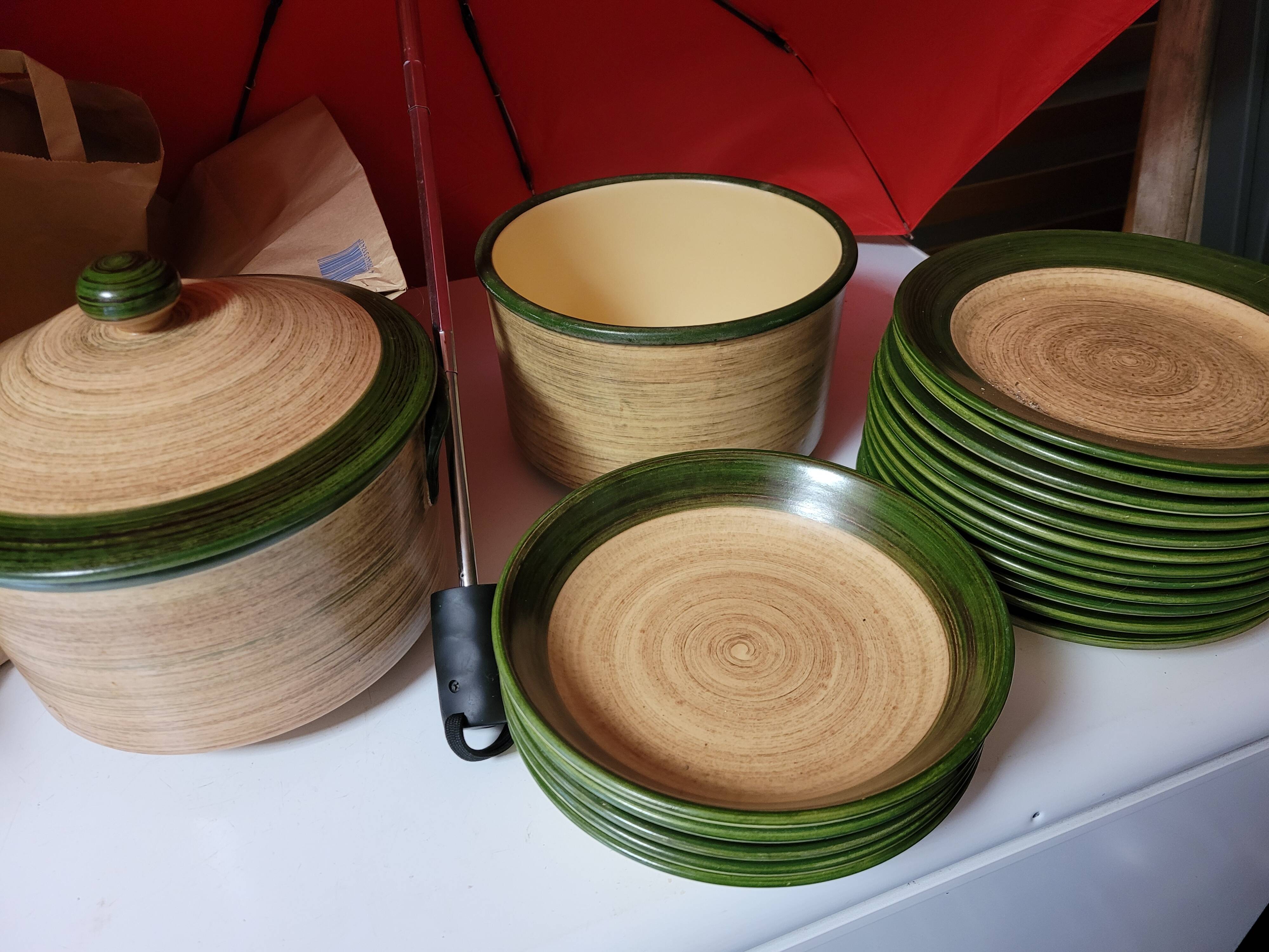 Saint Clément service sold as a set.
