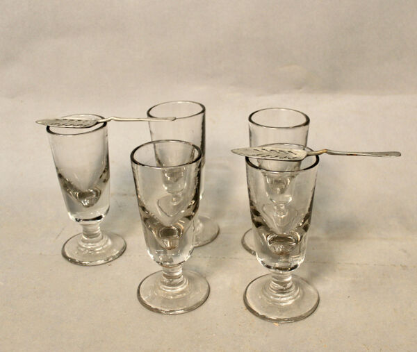 Lot De 5 Verres à Absinthe Ancien Et 2 Cuillères à Absinthe