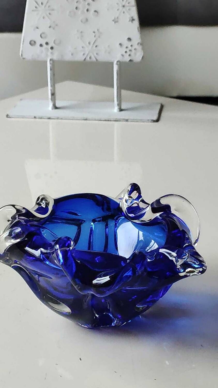 Empty pocket blown art glass from Murano Italy, corolla shape, cobalt blue
