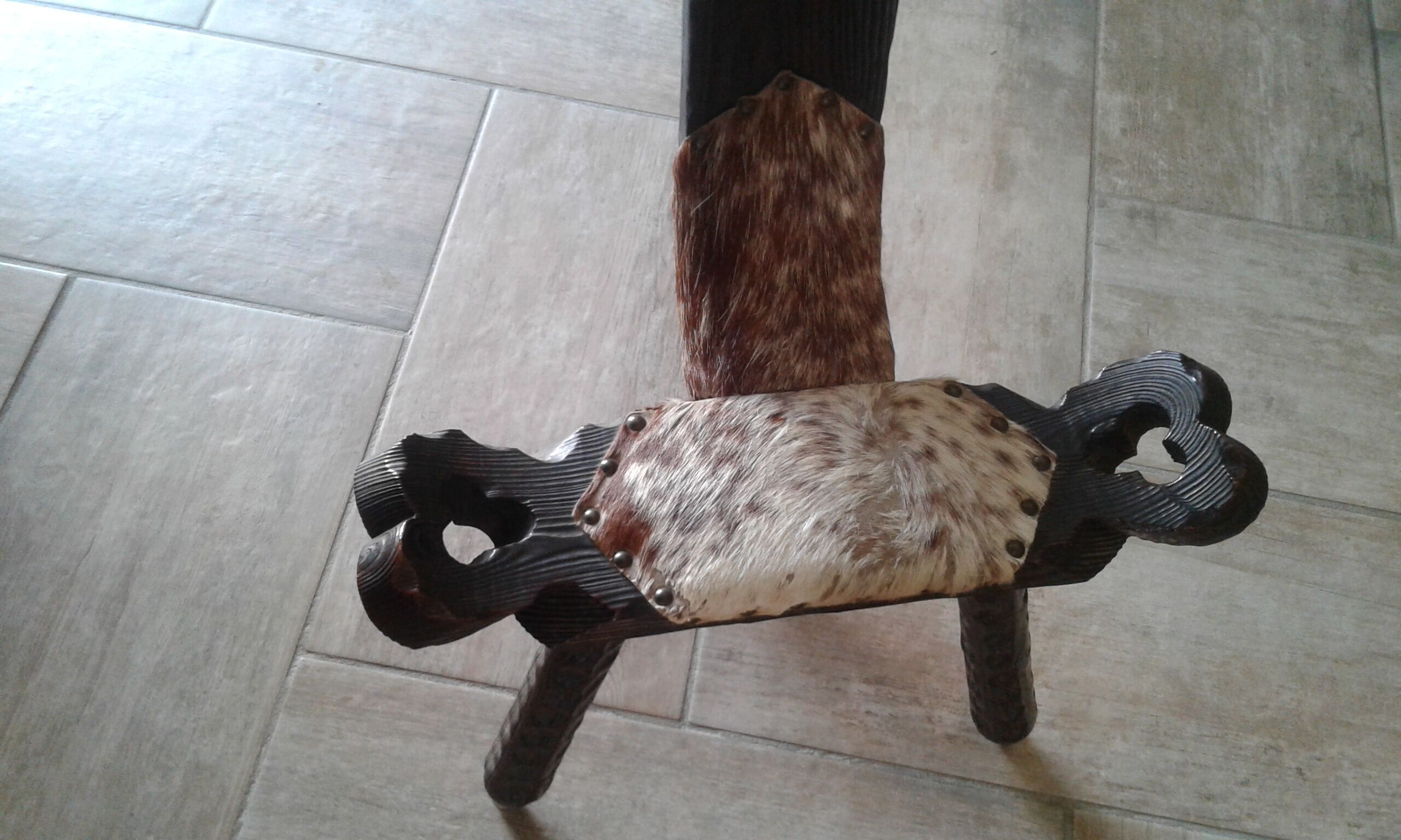 Chair / tripod stool wood and skin . Vintage 50/60