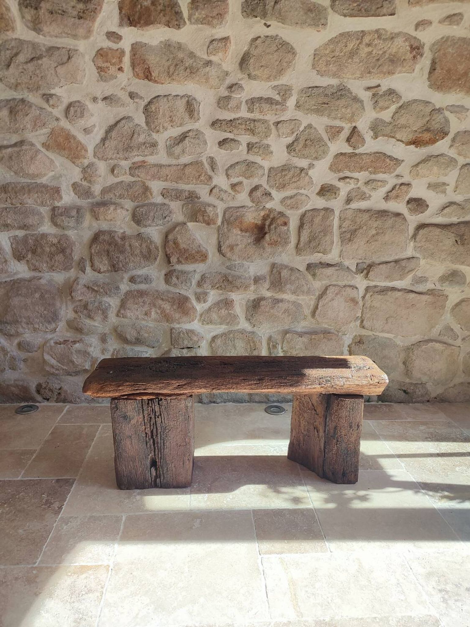 Banc brutaliste centenaire
