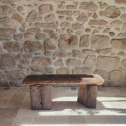 Banc brutaliste centenaire