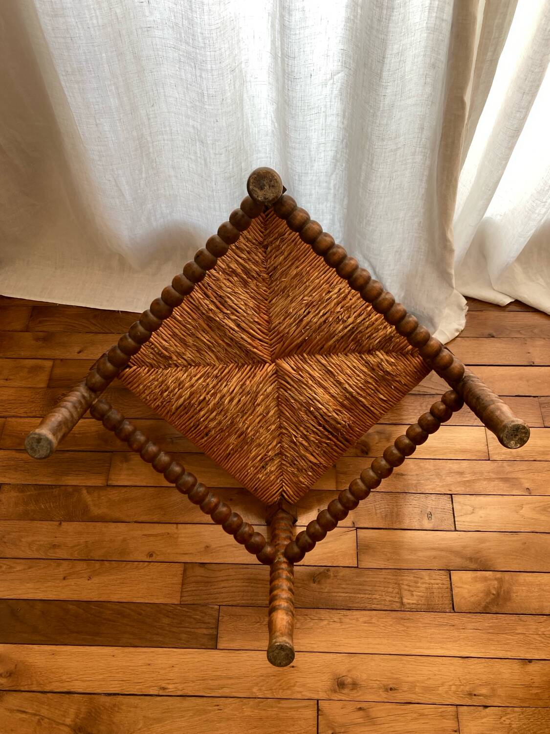 Pearl wood corner chair