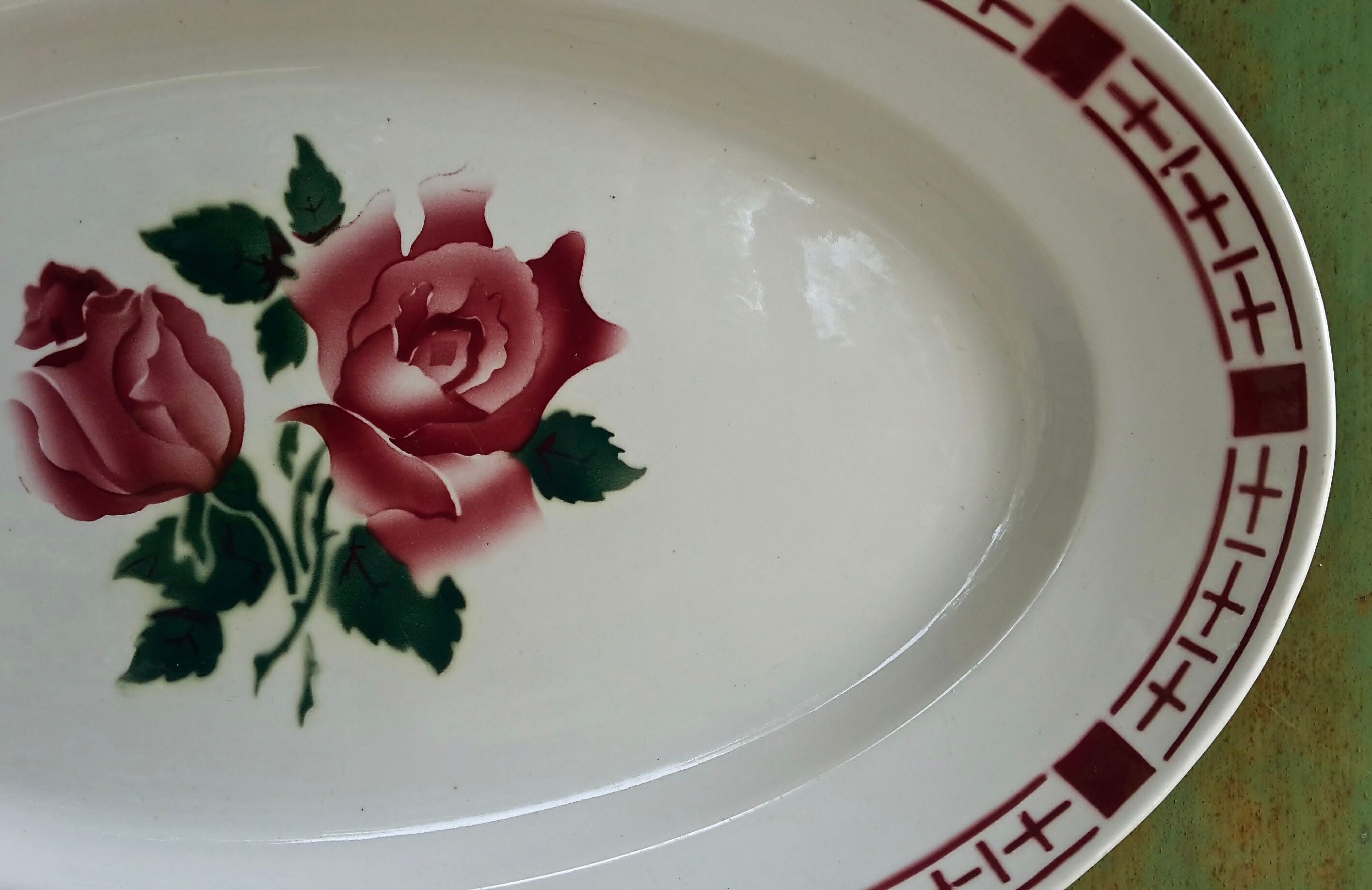 Sarreguemines and Digoin oval service plate red roses decor