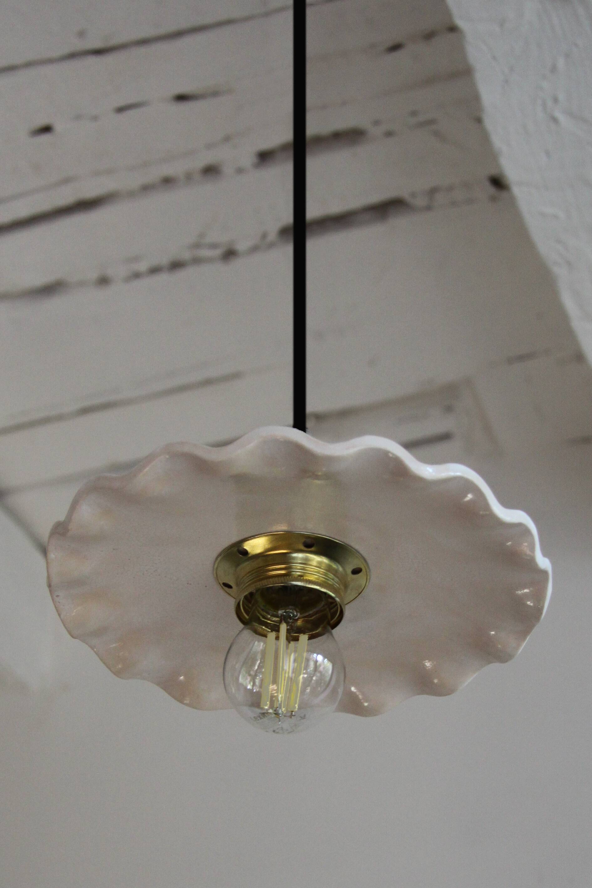 Wavy white ceramic pendant light